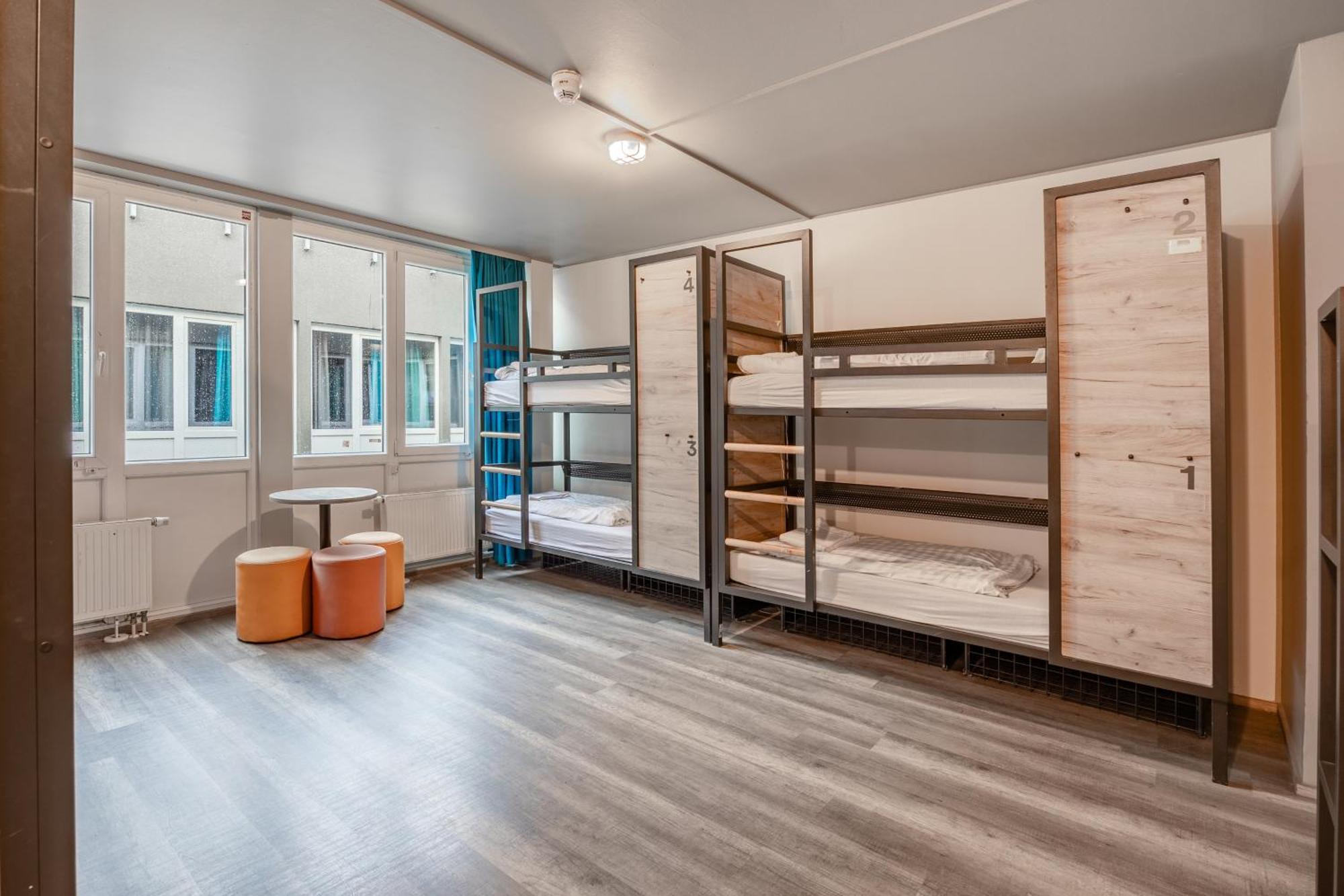 Bed 6-Bed Dormitory Room