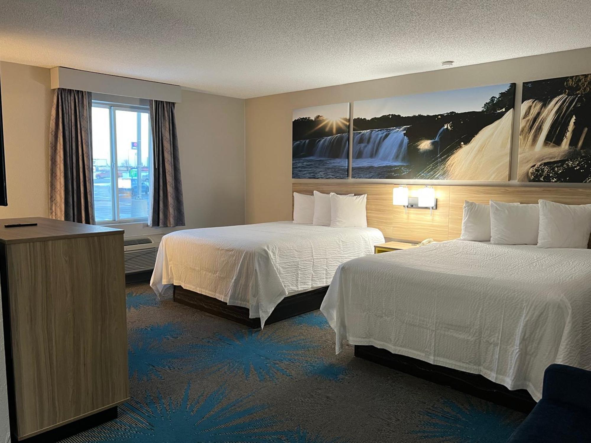 Deluxe Queen Room with Two Queen Beds - Non-Smoking