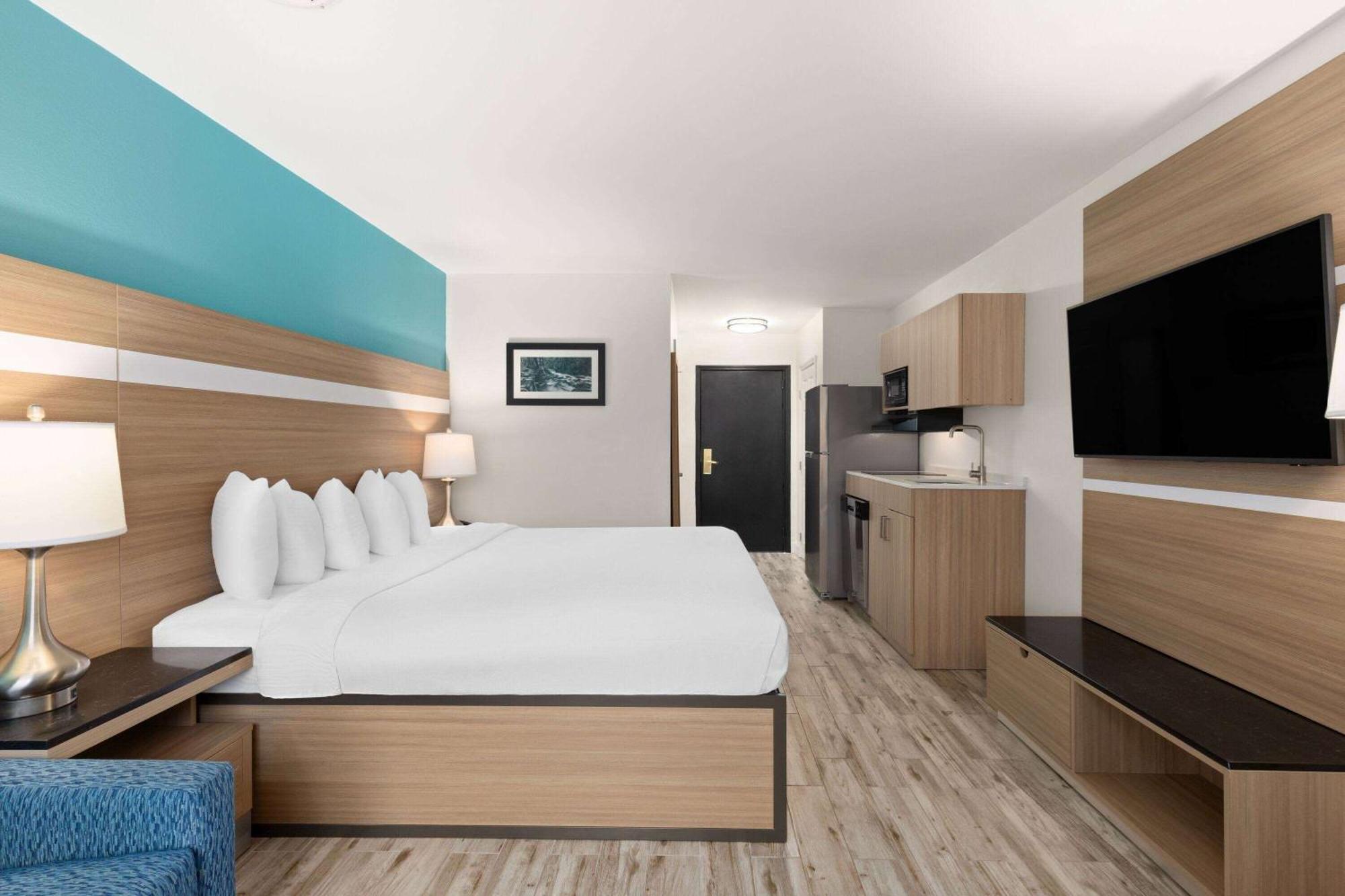 King Room One King Bed One Sofa Bed Kitchenette Non-Smoking