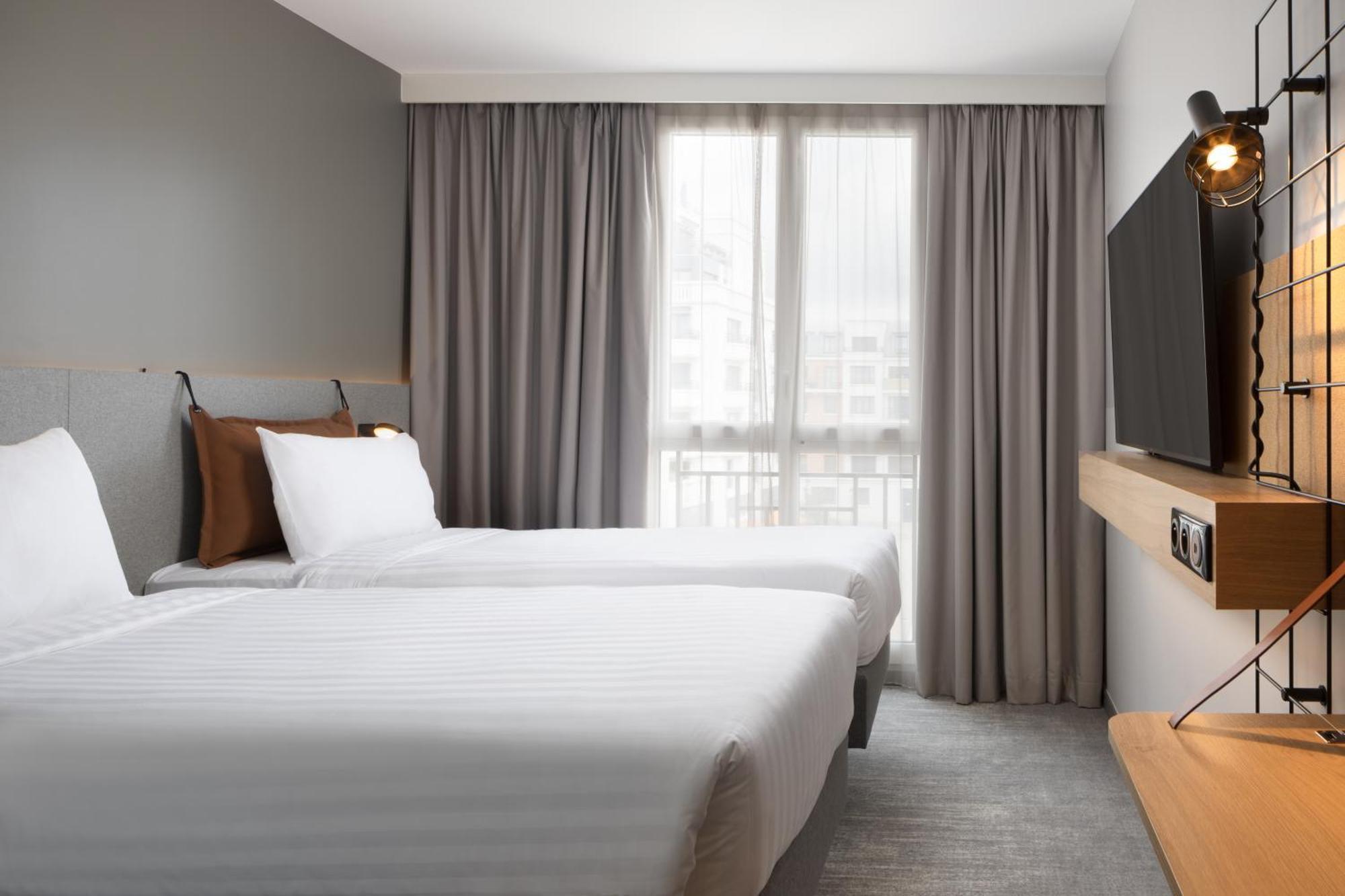 Moxy Sleeper Twin Room with City View