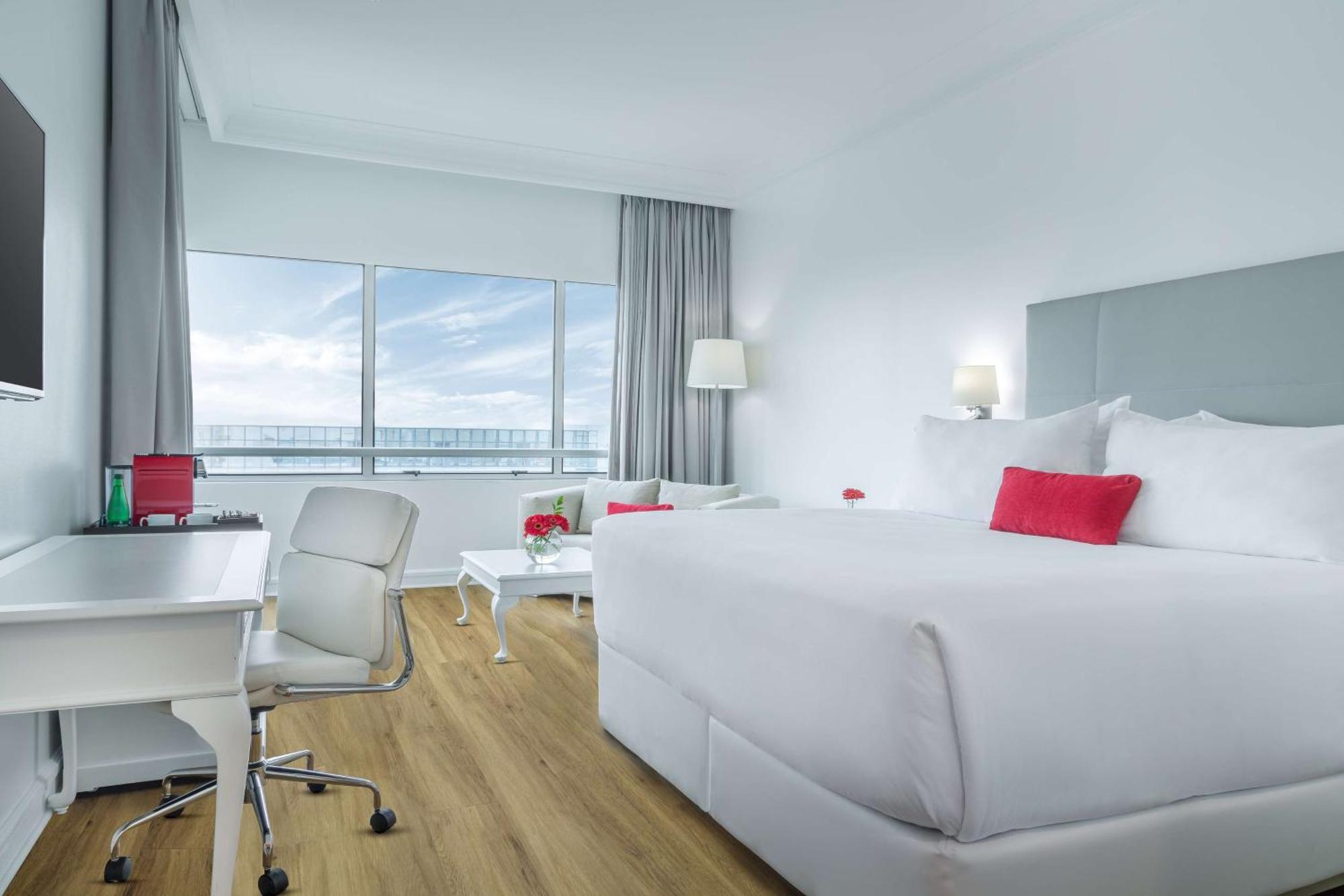 Chambre Double ou Lits Jumeaux Supérieure avec Lit d'Appoint et Vue (2 Adultes + 1 Enfant)
