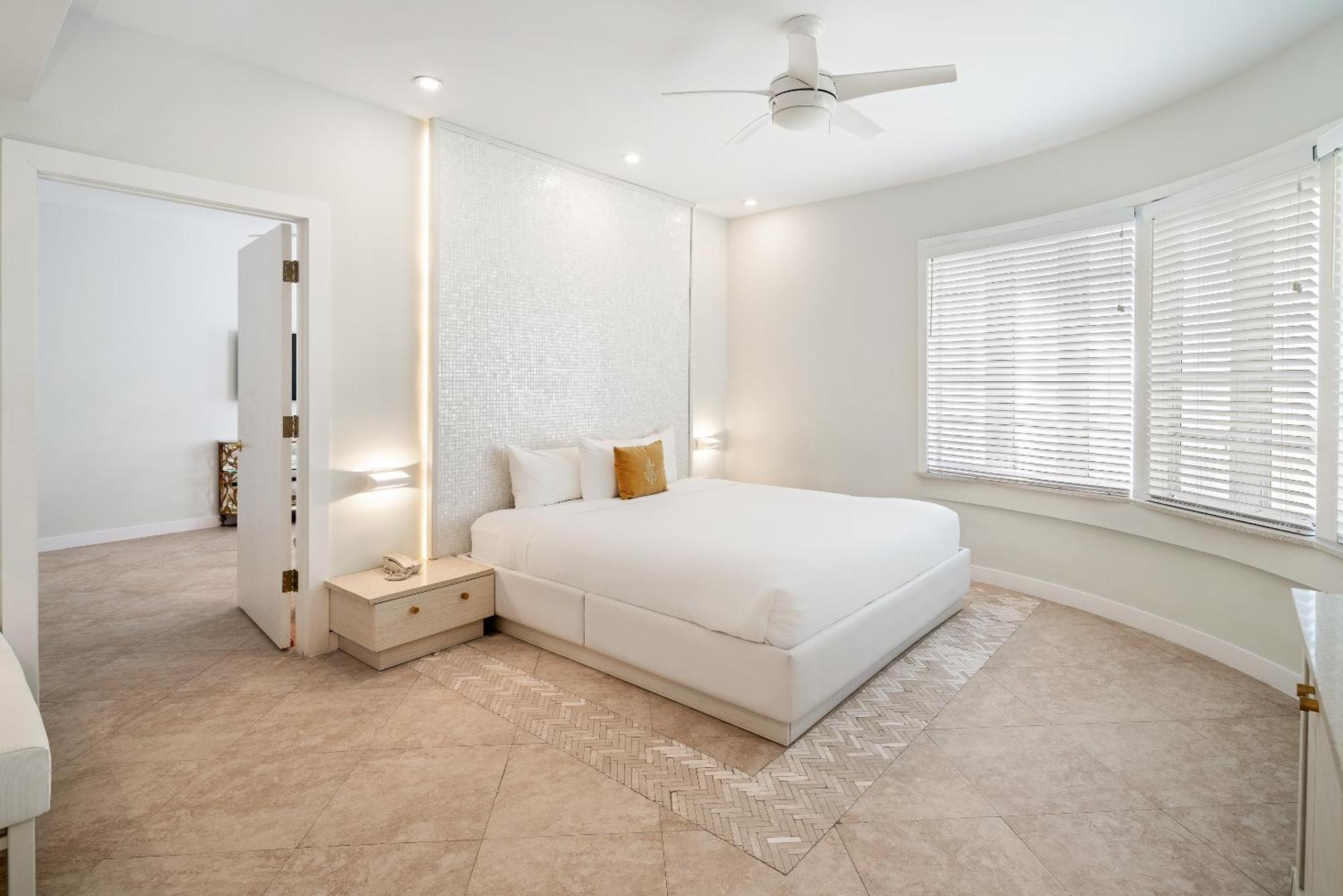 ADA Partial Ocean King Suite