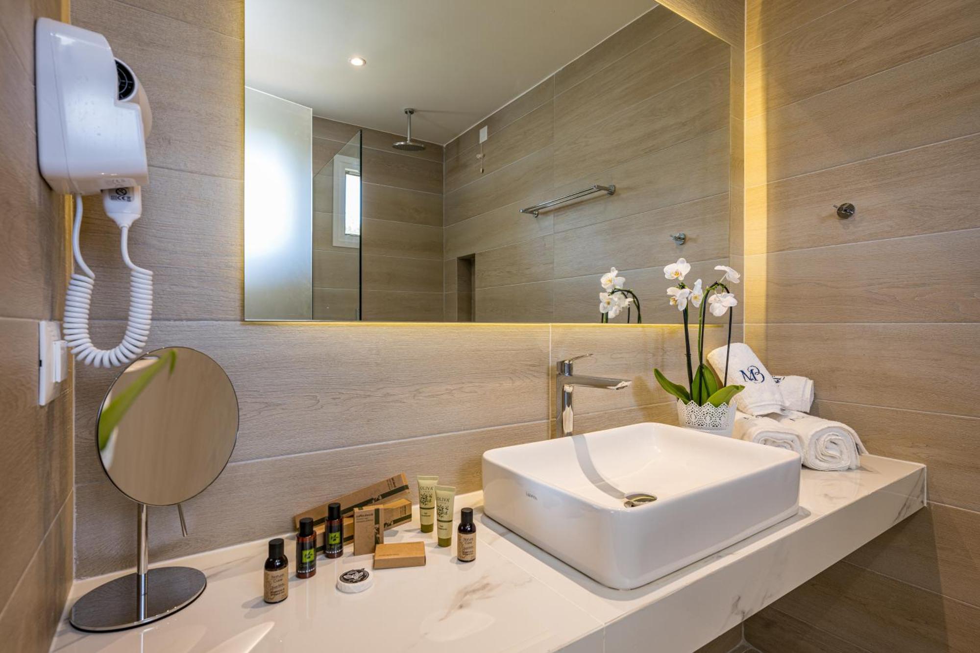 Chambre Double ou Lits Jumeaux Deluxe avec Piscine Commune