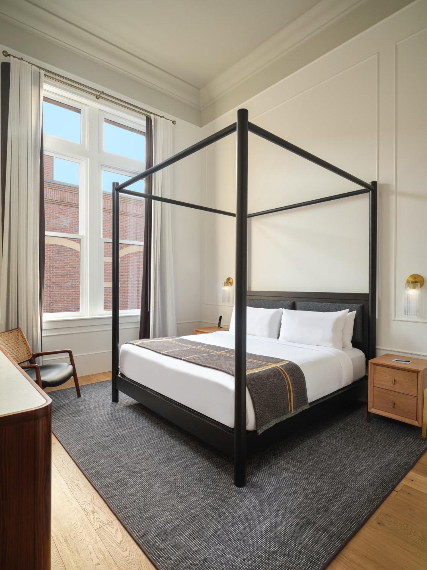 Historic Cozy King Room,1643335010:JPEG