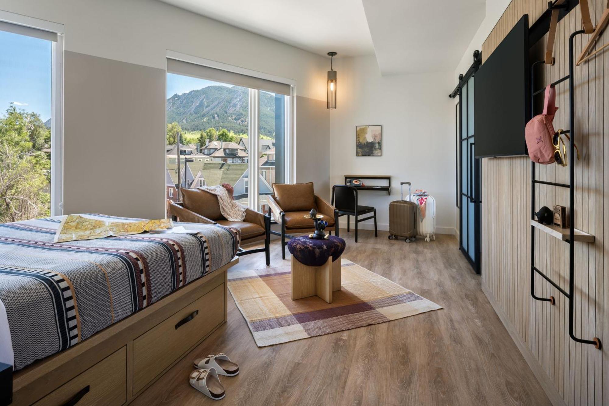 Corner Queen Suite