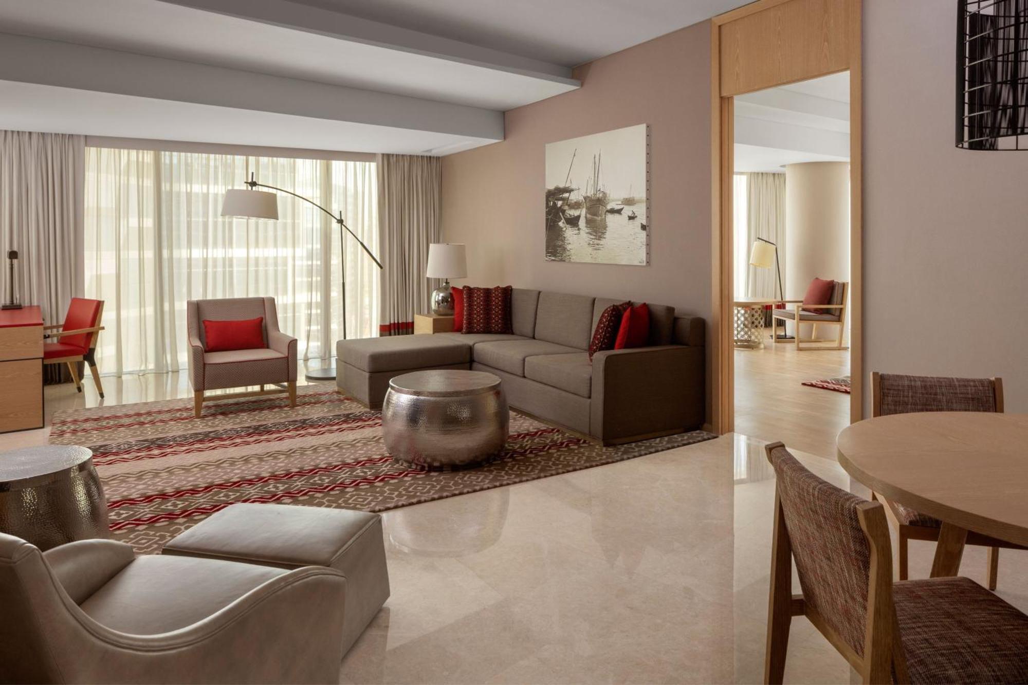 One-Bedroom Suite City View - Includes 24hrs Club Lounge Access + Evening Drinks & Buffet (5.30-7.30 PM)