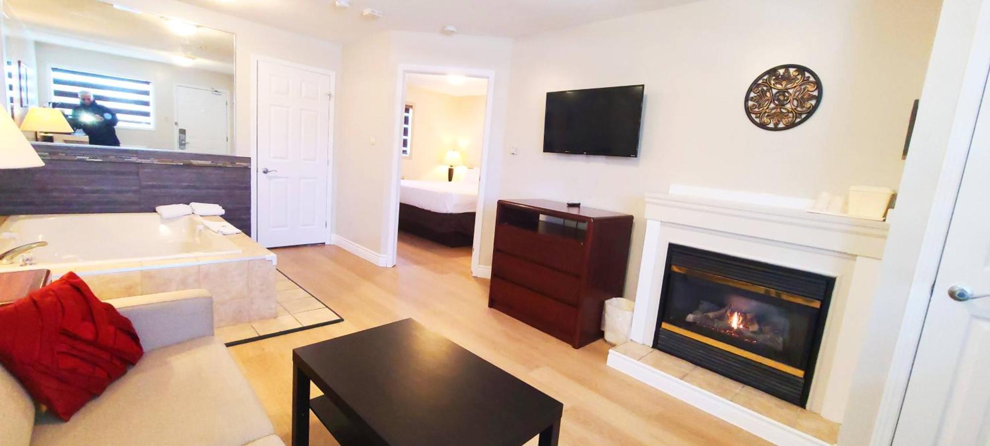 Deluxe Suite with Spa Bath