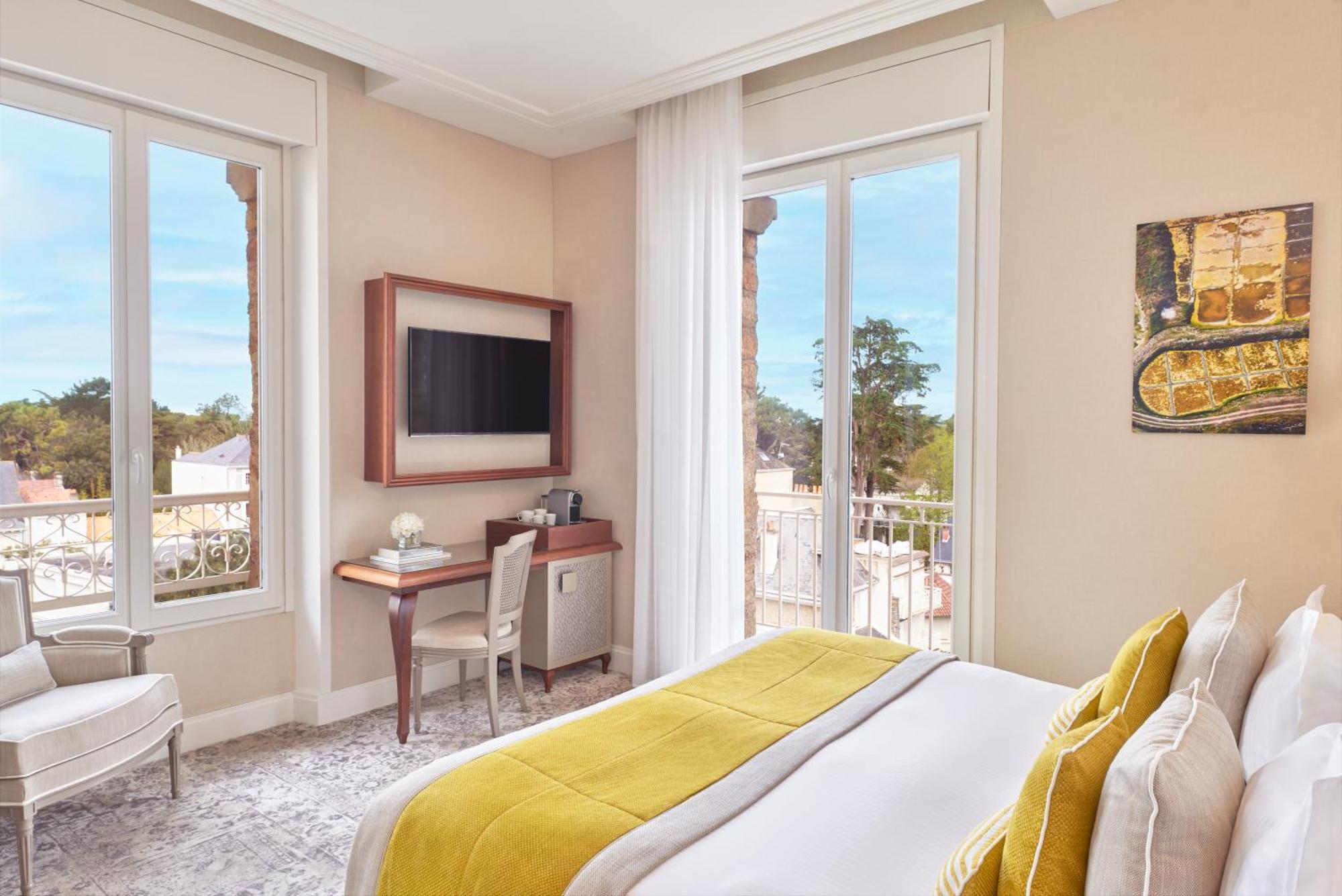 Deluxe Room,1639550735:JPEG