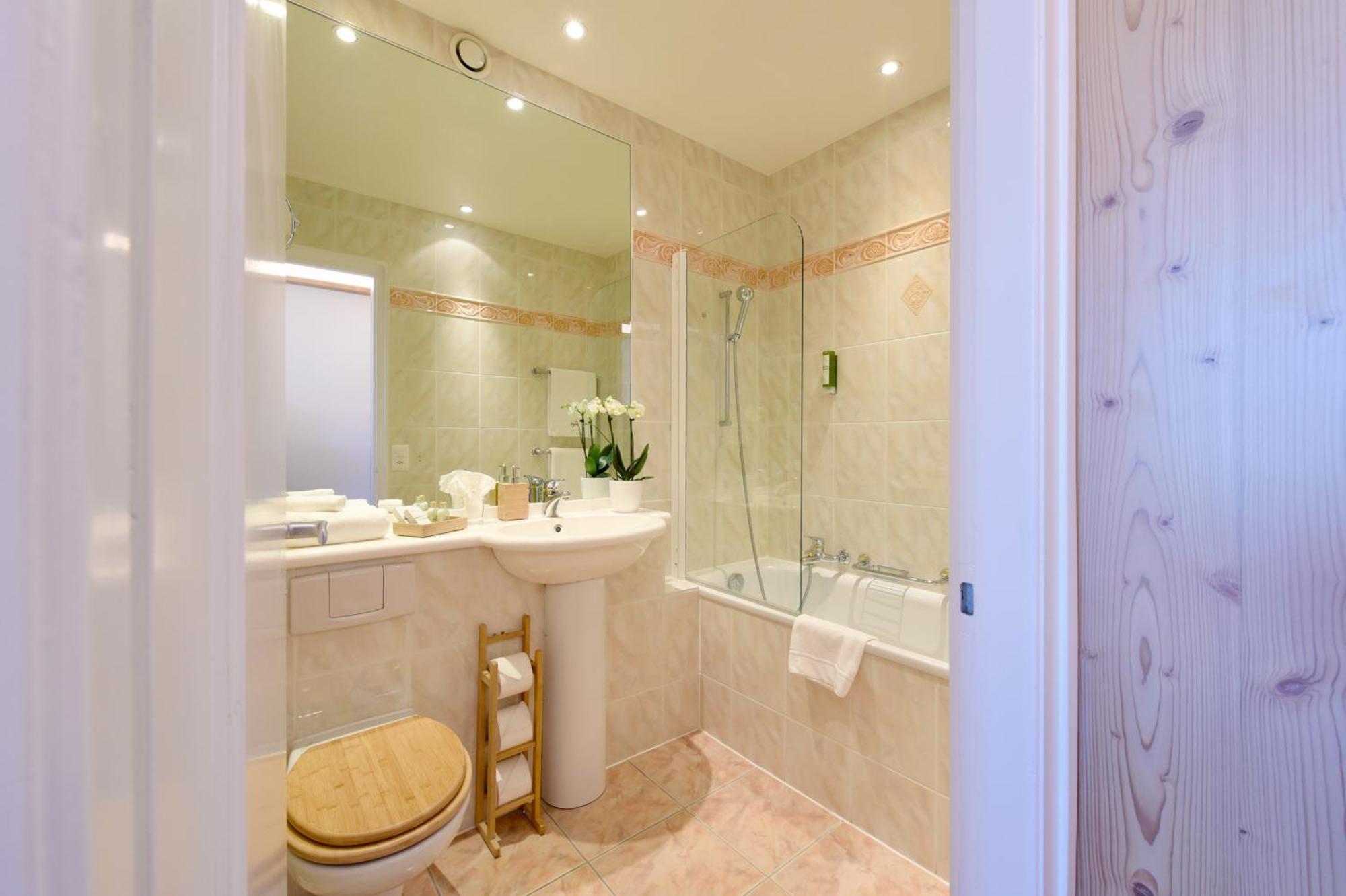 Deluxe Double or Twin Room with Lake View