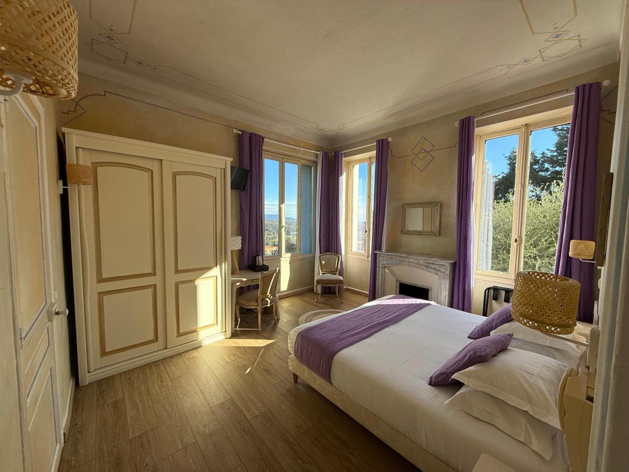 Large double room balcony panoramic view,1662975174:JPEG