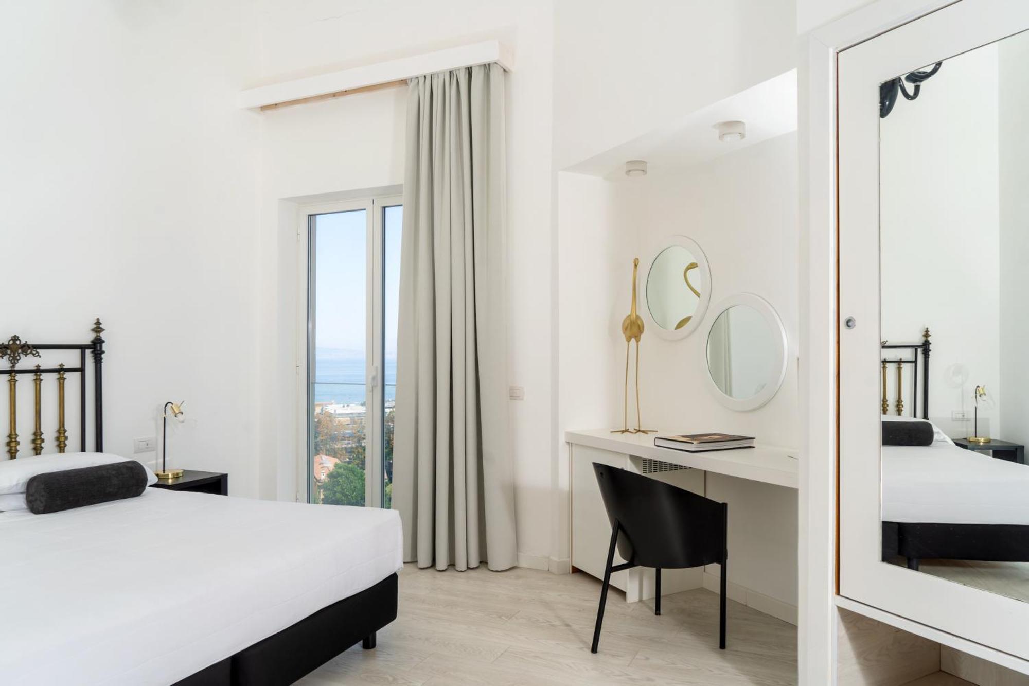 Double or Twin Room Sea View