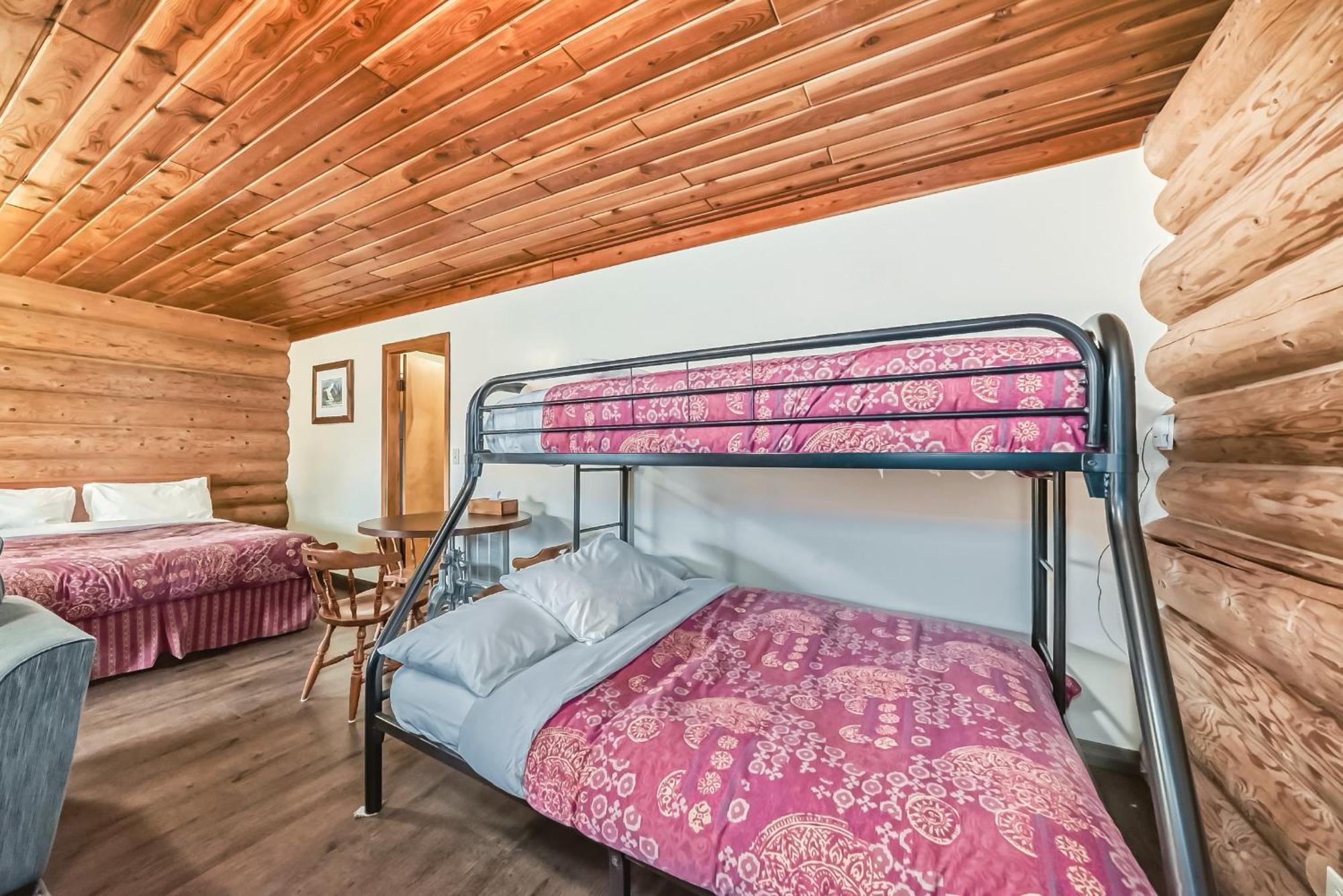 Family Suite Cabin Pet Friendly No Kitchen