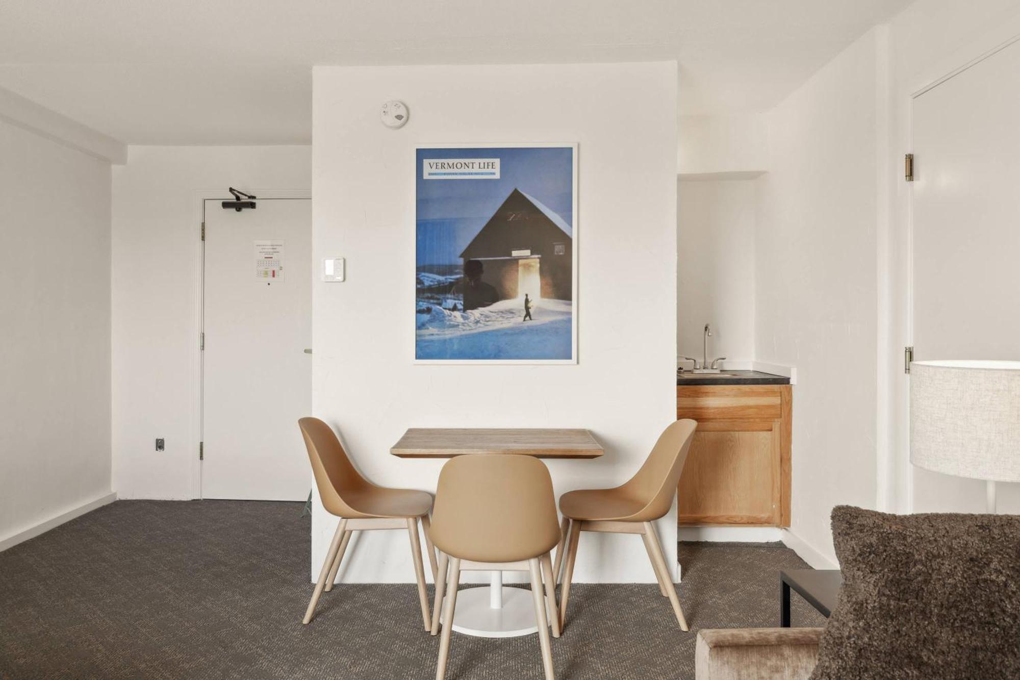 Queen Suite with Mountain View - Non Smoking