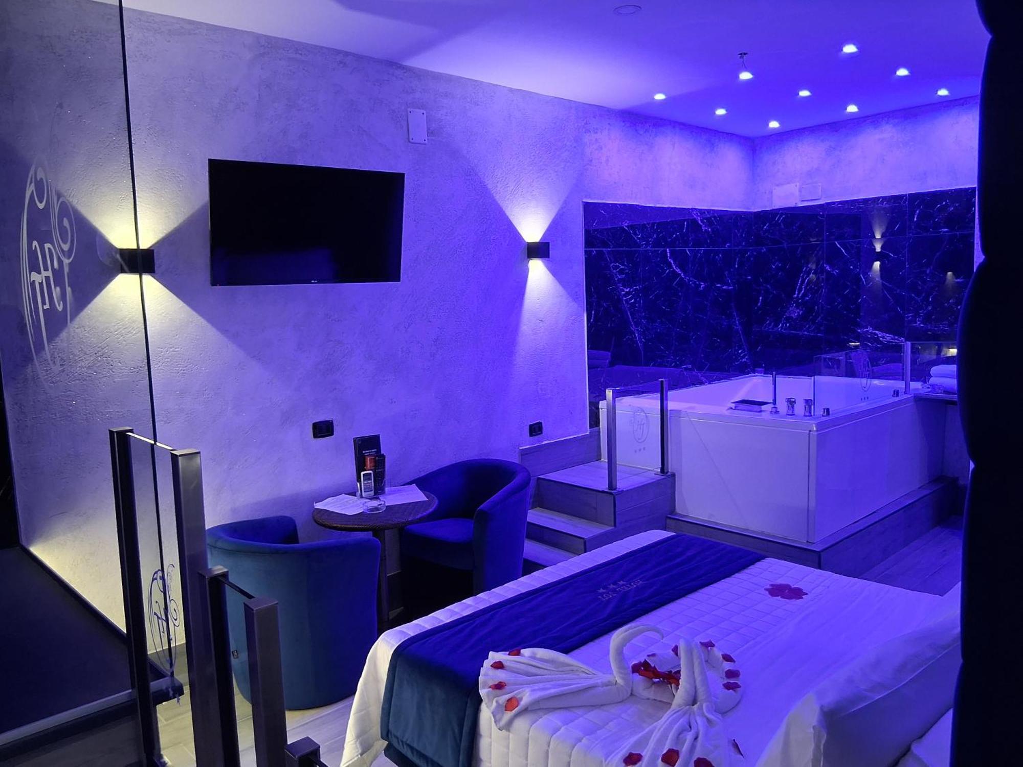 Deluxe Suite Spa Bath,1641758135:JPEG