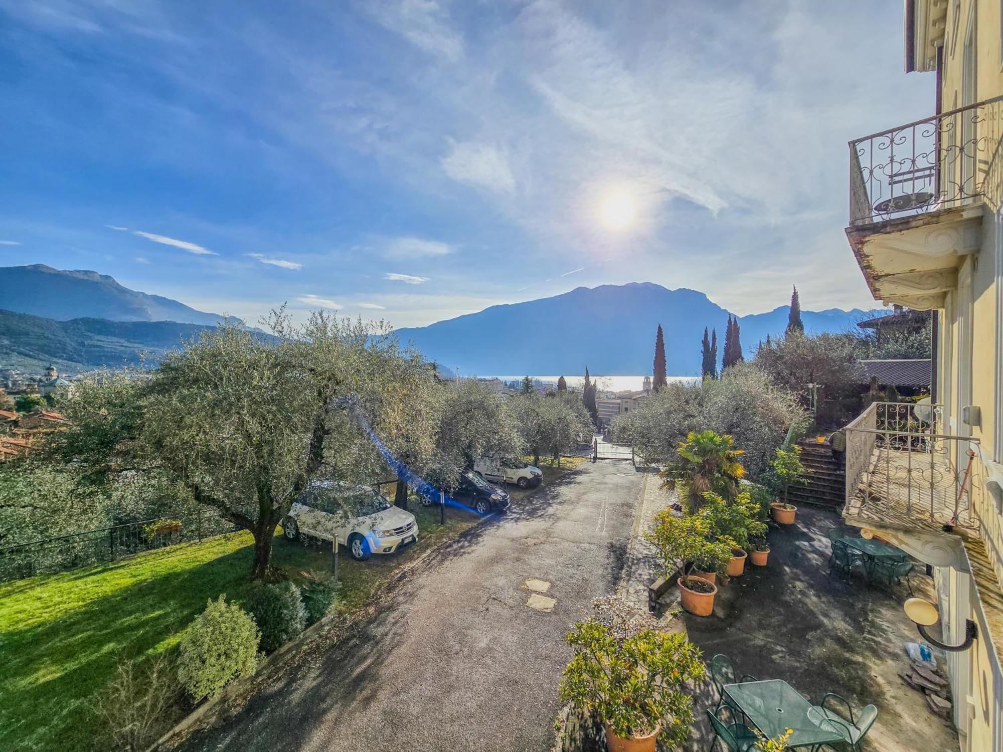 Appartamento con 4 Camere da Letto, Terrazza e Vista Lago