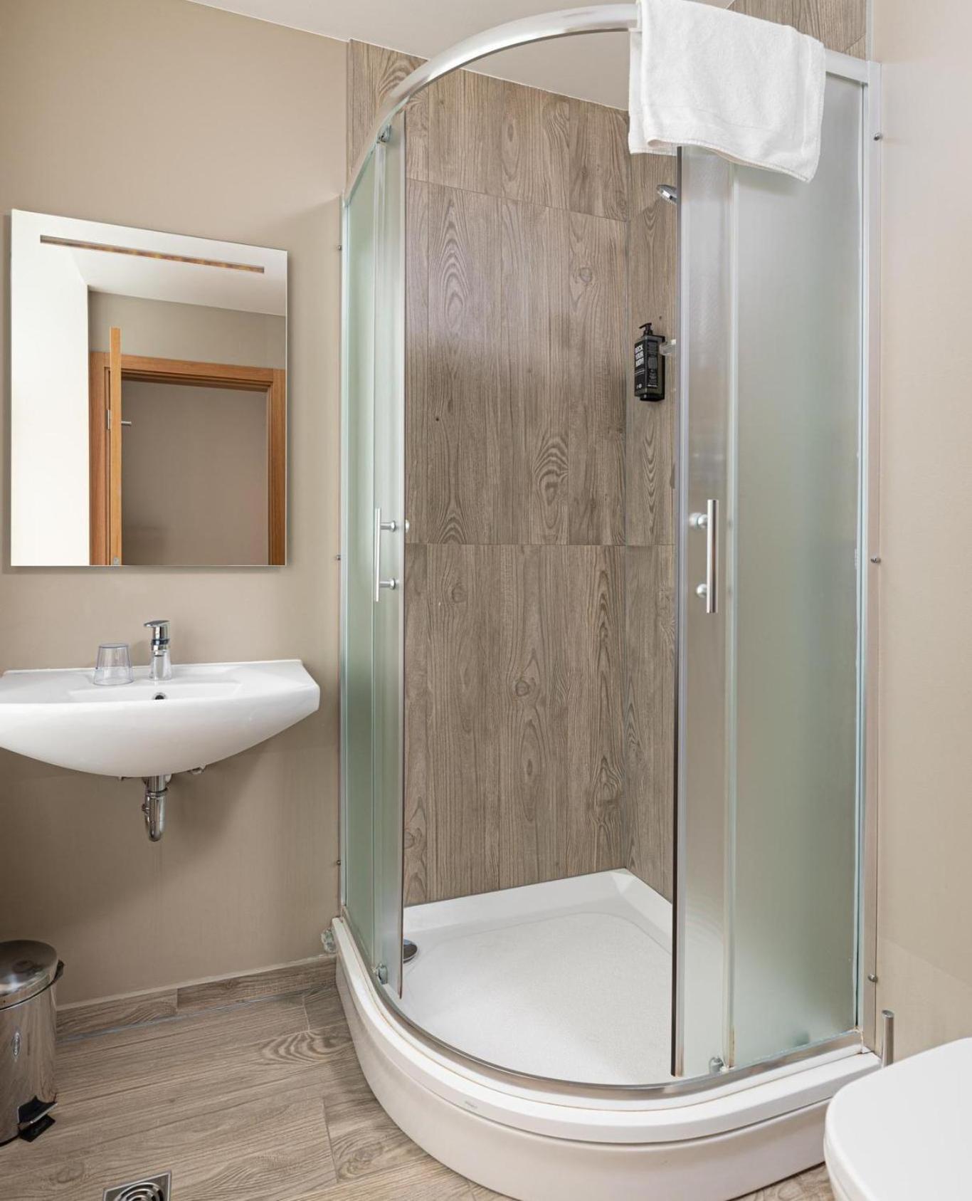 Standard Single Room,1651757190:JPEG