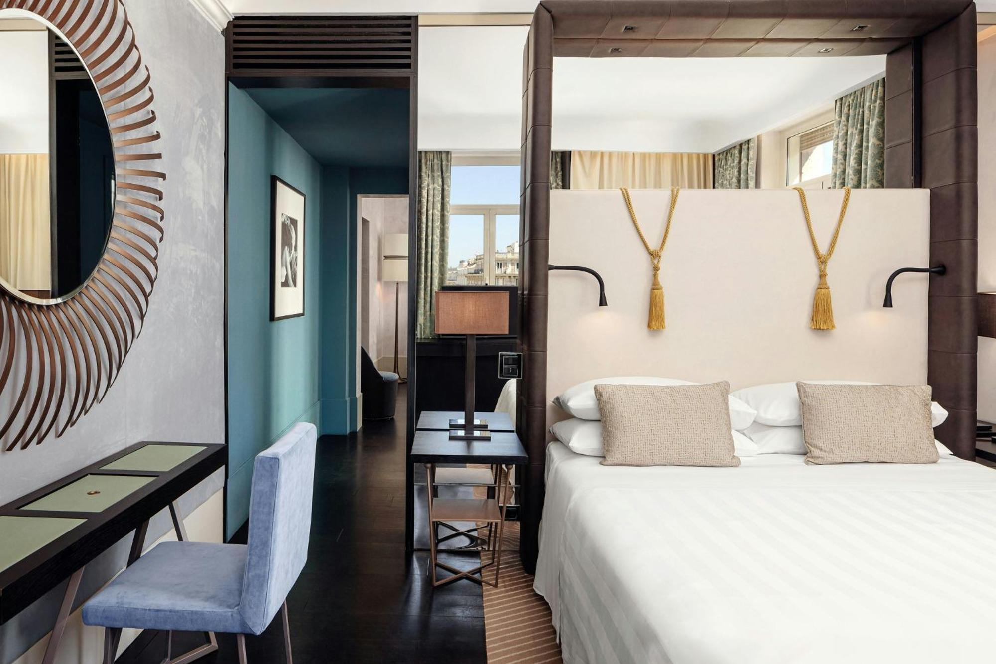 One-Bedroom Signature King Suite City View