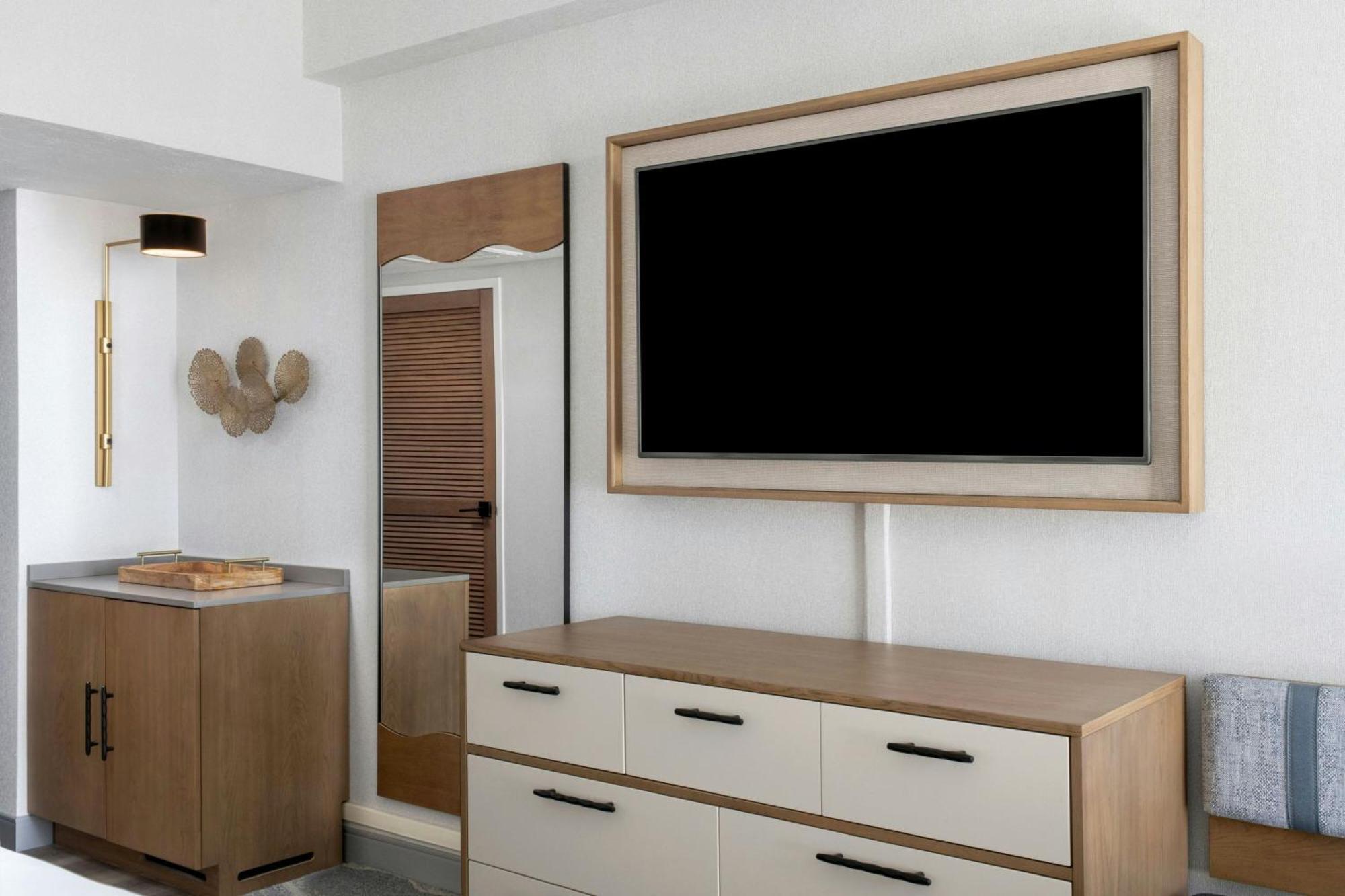 1 King Bed Marina Tower Deluxe Guest Room