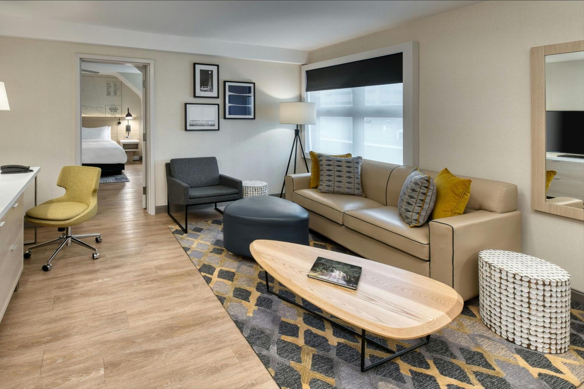 Junior Suite 1 Bedroom 1 King Sofa bed