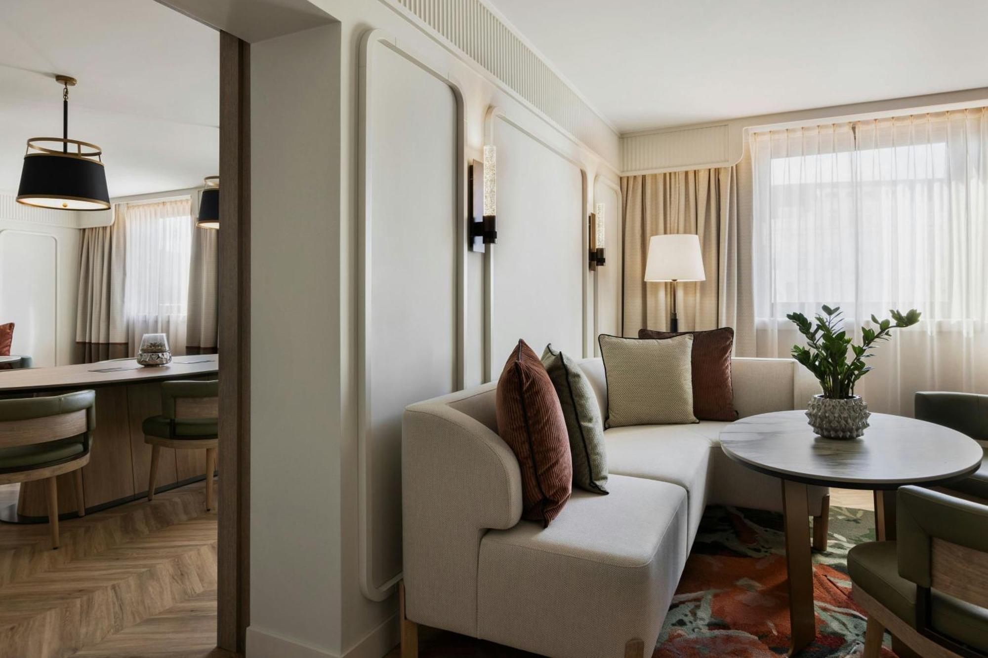 Empress King Suite Church View