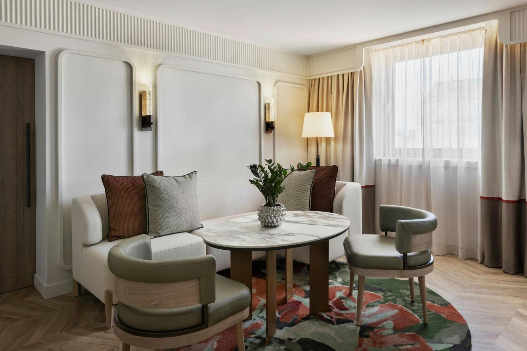 Empress King Suite Church View