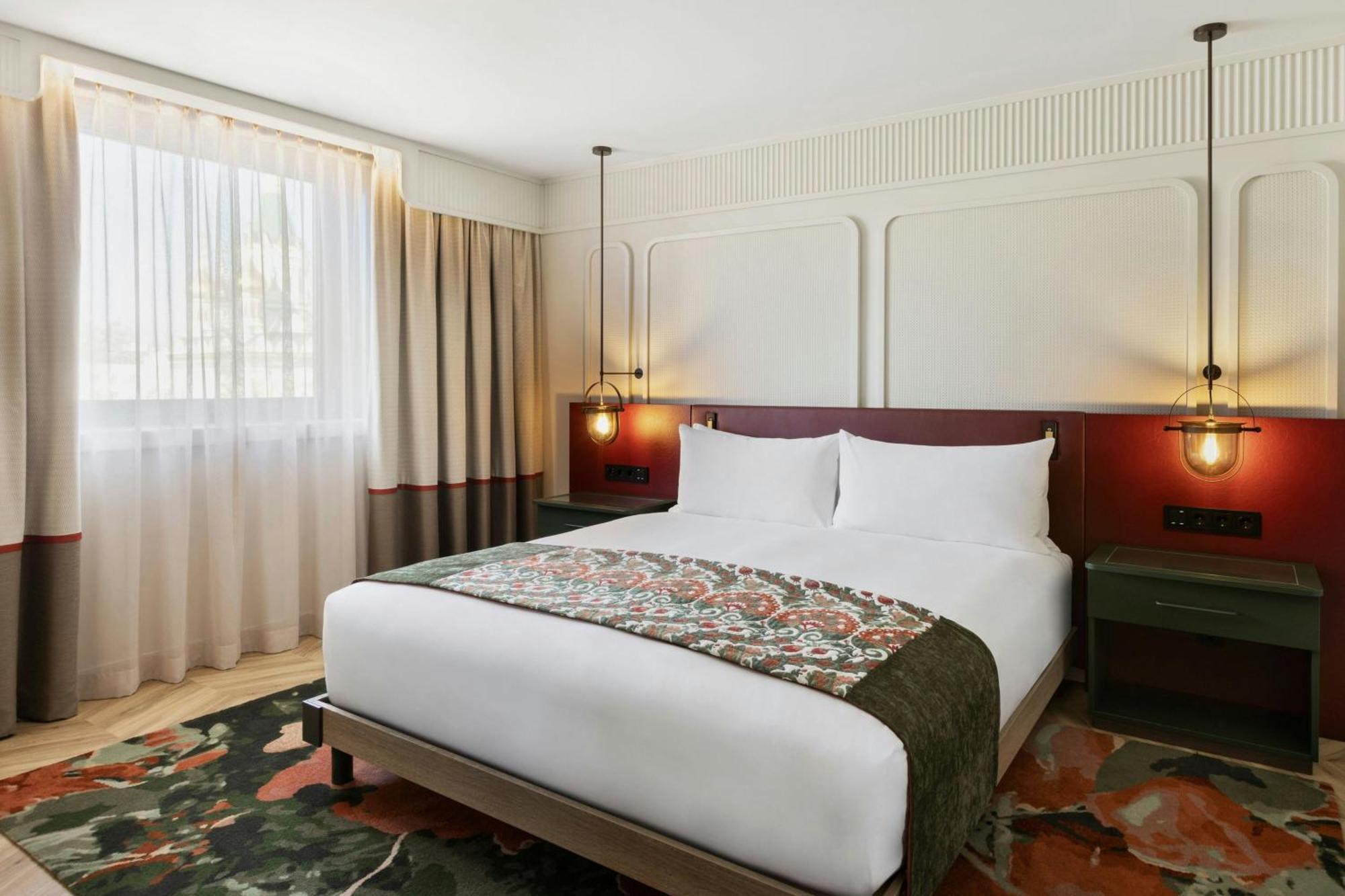 Empress King Suite Church View
