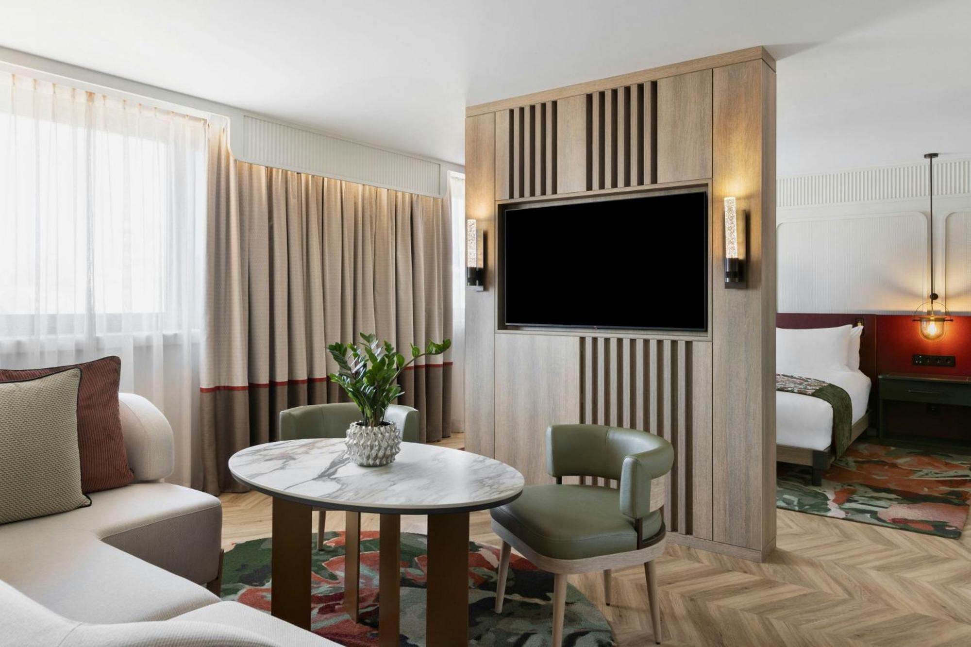 Empress King Suite Church View