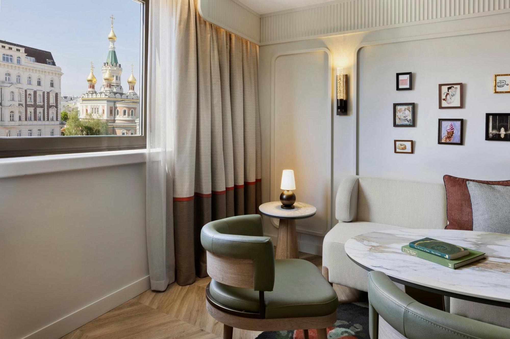 Junior King Suite Church View