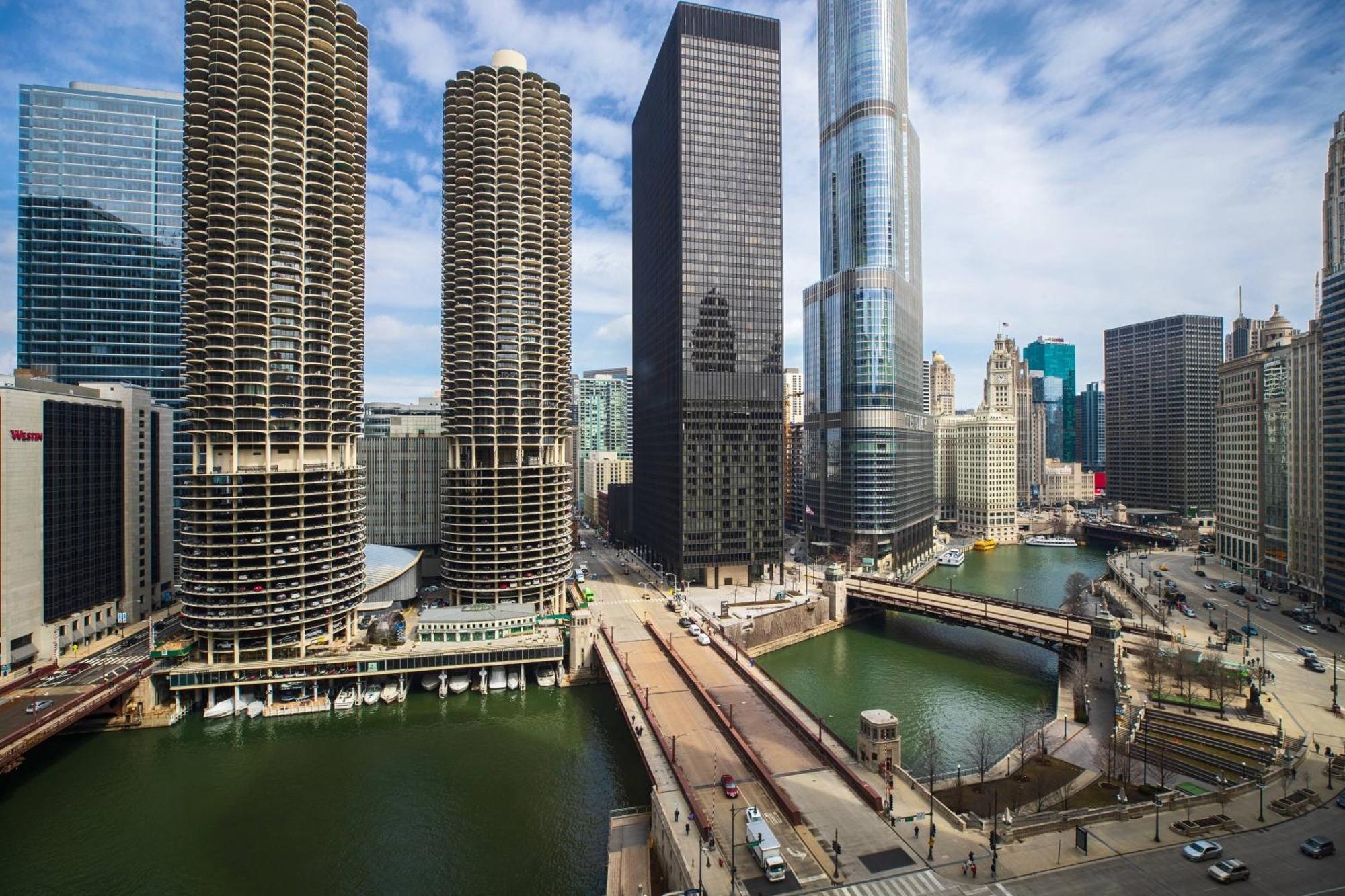 One-Bedroom Riviere King Suite with Roll-In Shower and Chicago River View - Mobility Accessible