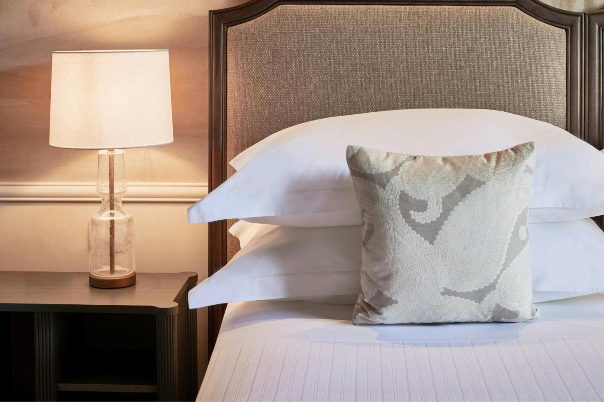 Chambre Lit Queen-Size de Luxe - Vue sur Jardin