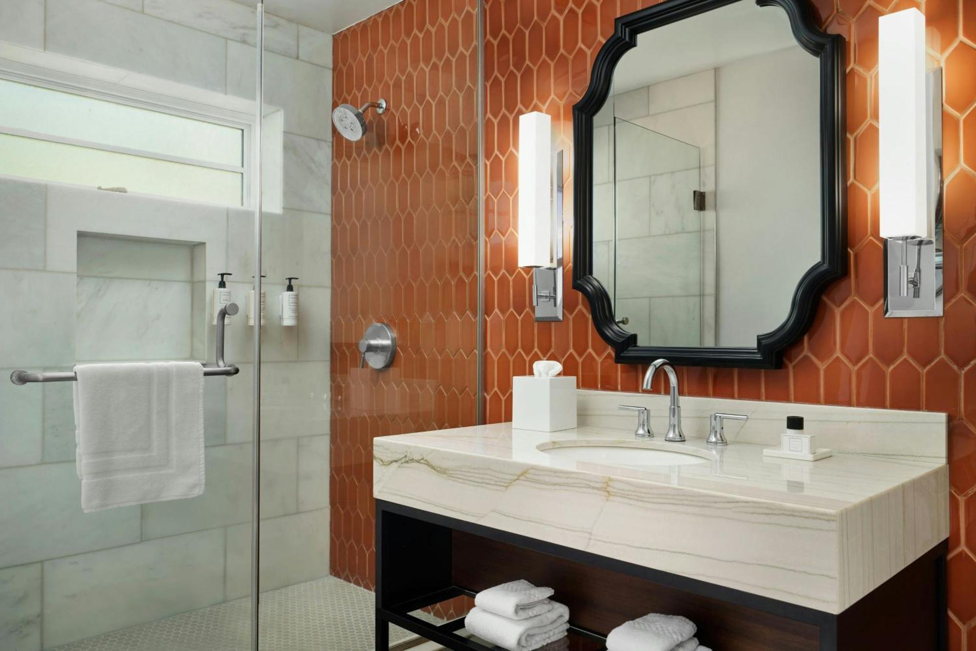King Suite (No Resort Fees)