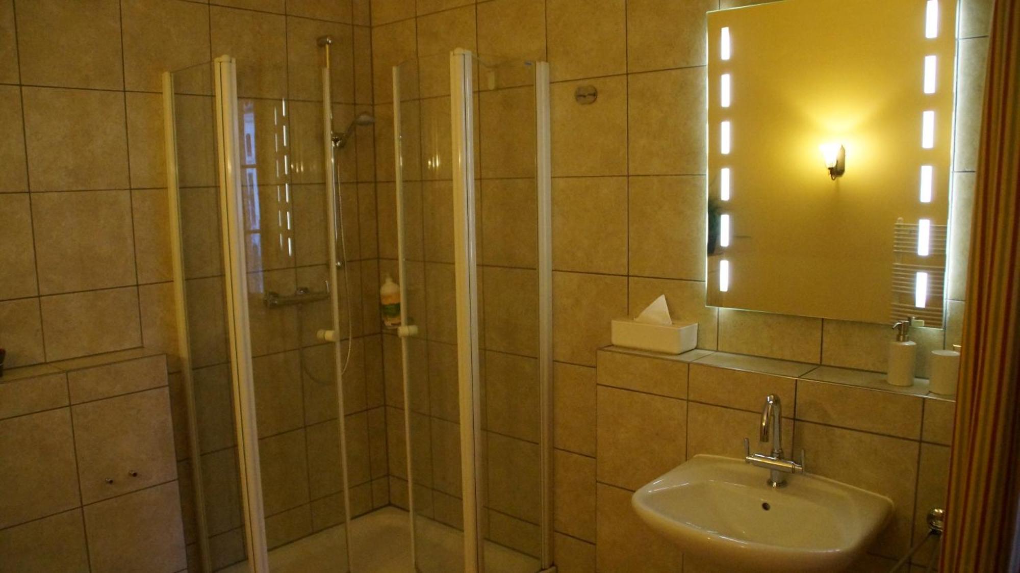 Twin Room Private Bathroom