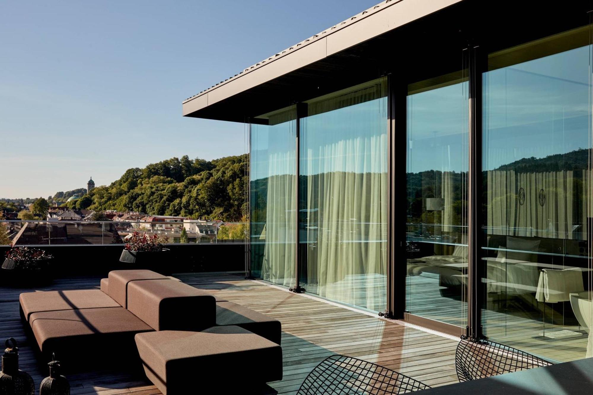 Prestige One-Bedroom King Suite Balcony High Floor
