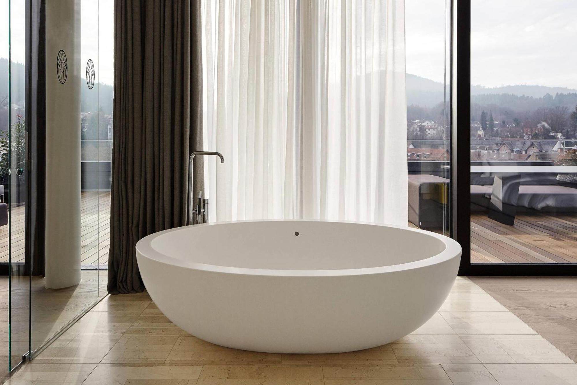 Prestige One-Bedroom King Suite Balcony High Floor