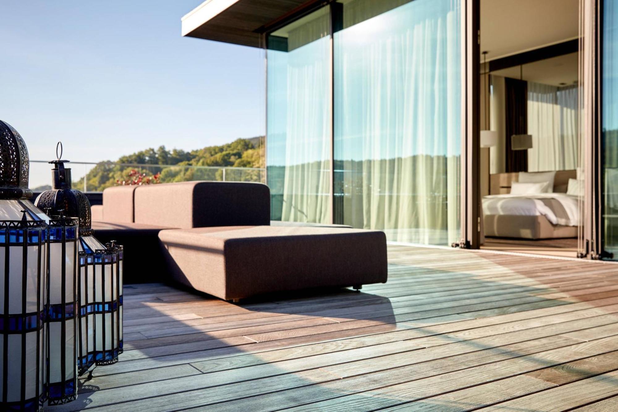 Prestige One-Bedroom King Suite Balcony High Floor