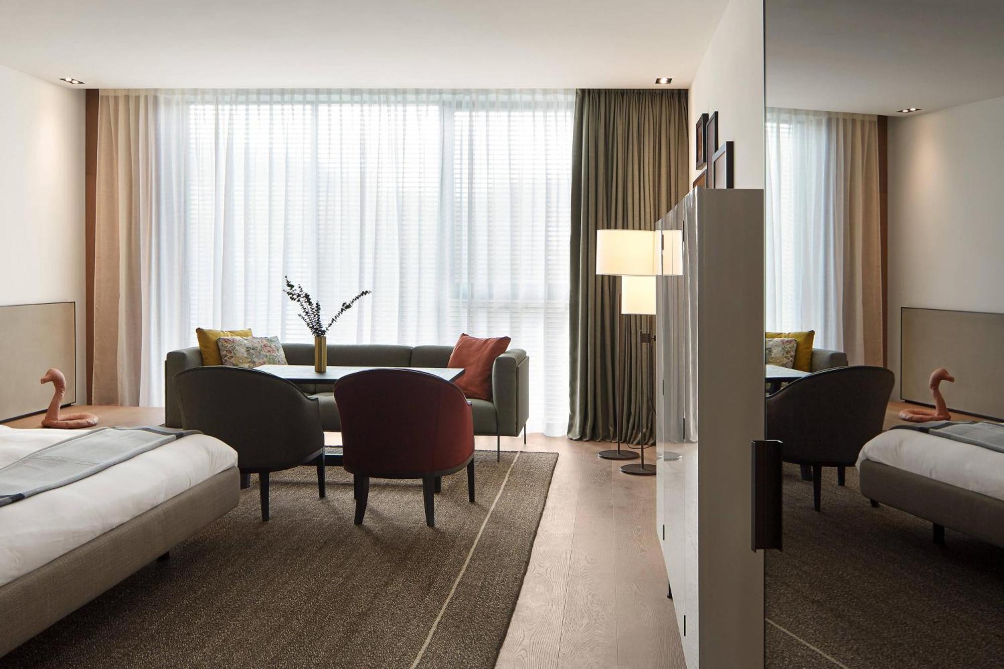 Junior Suite 1 Bedroom Junior Suite 1 King City view