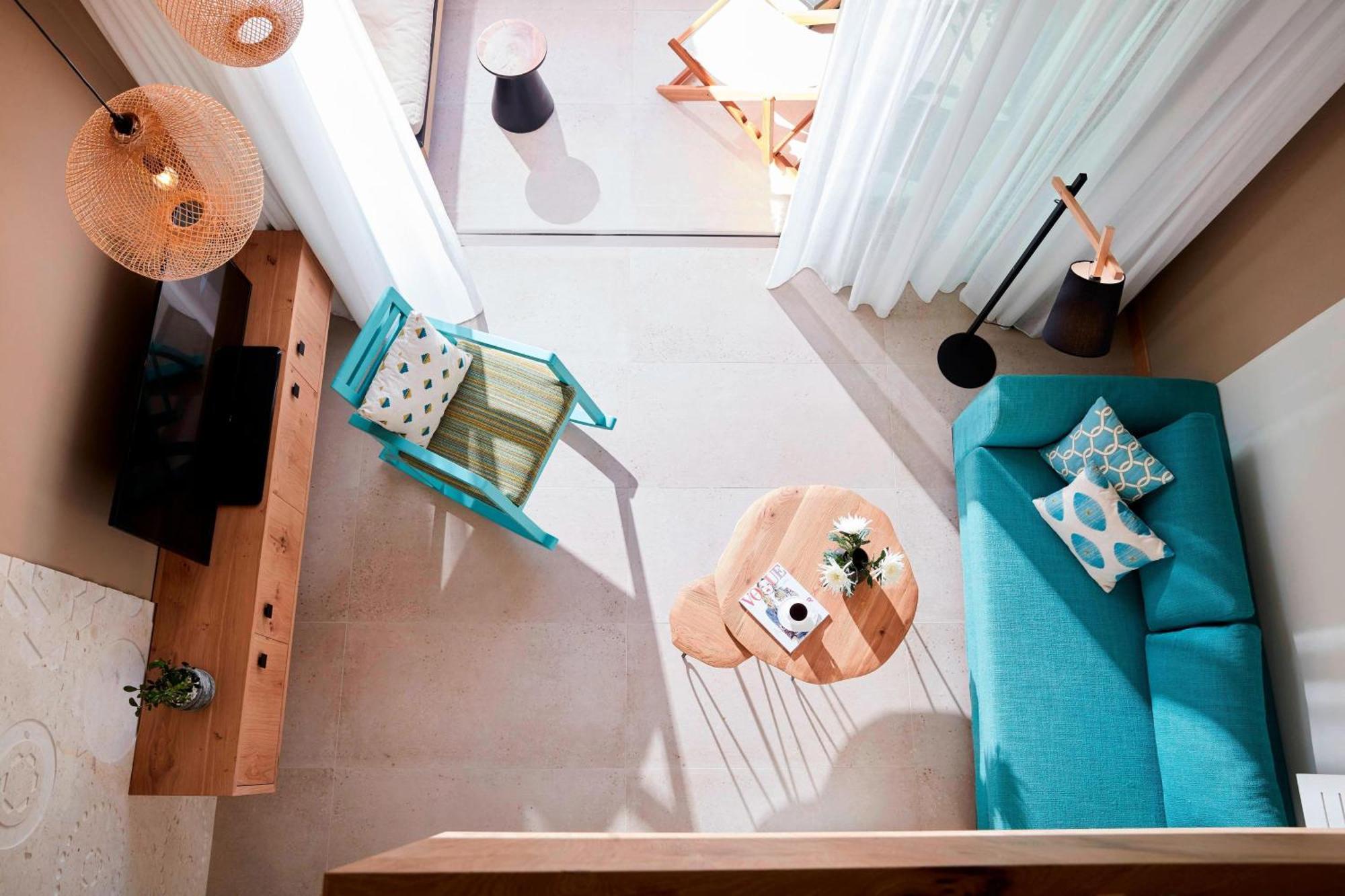 Loft Wellness con vistas a la piscina y bañera de hidromasaje