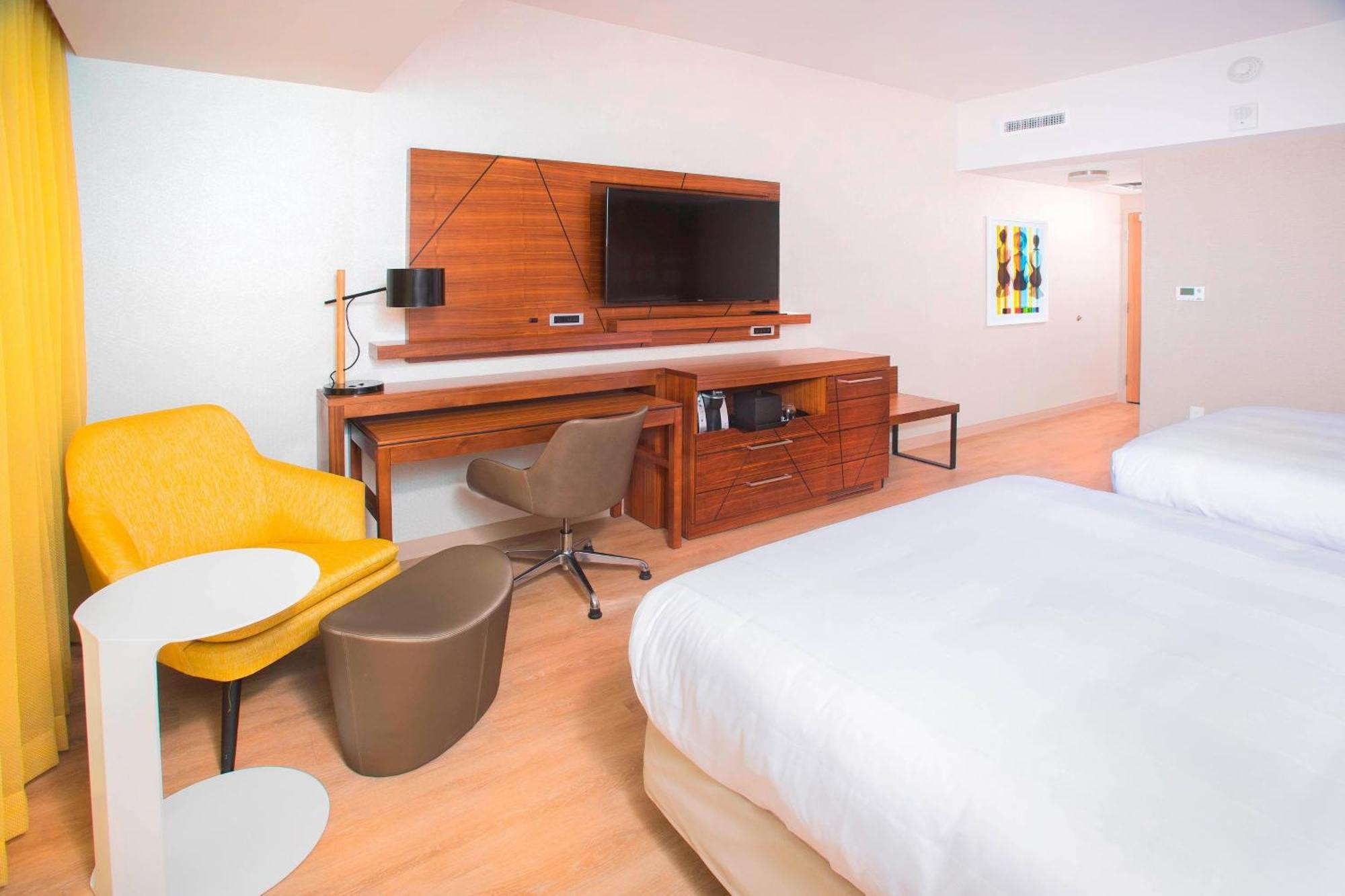 Queen Room Two Queen Beds Bathtub Mobility Access or Hearing Accessible,1643188481:JPEG