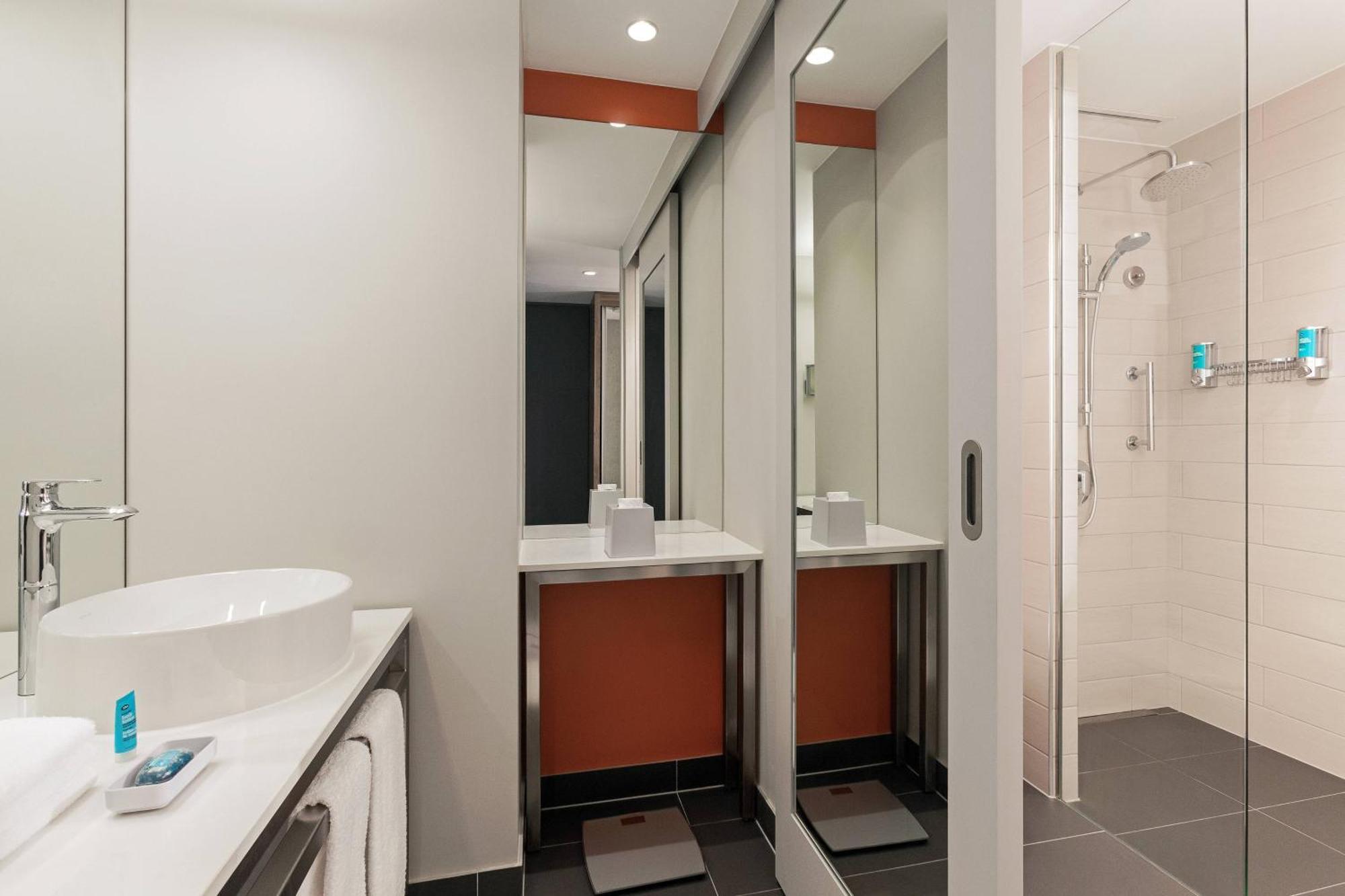 Aloft Partial Sea View King Room with Balcony including 20% off F&B, Spa & Abra Boat Tour Discount