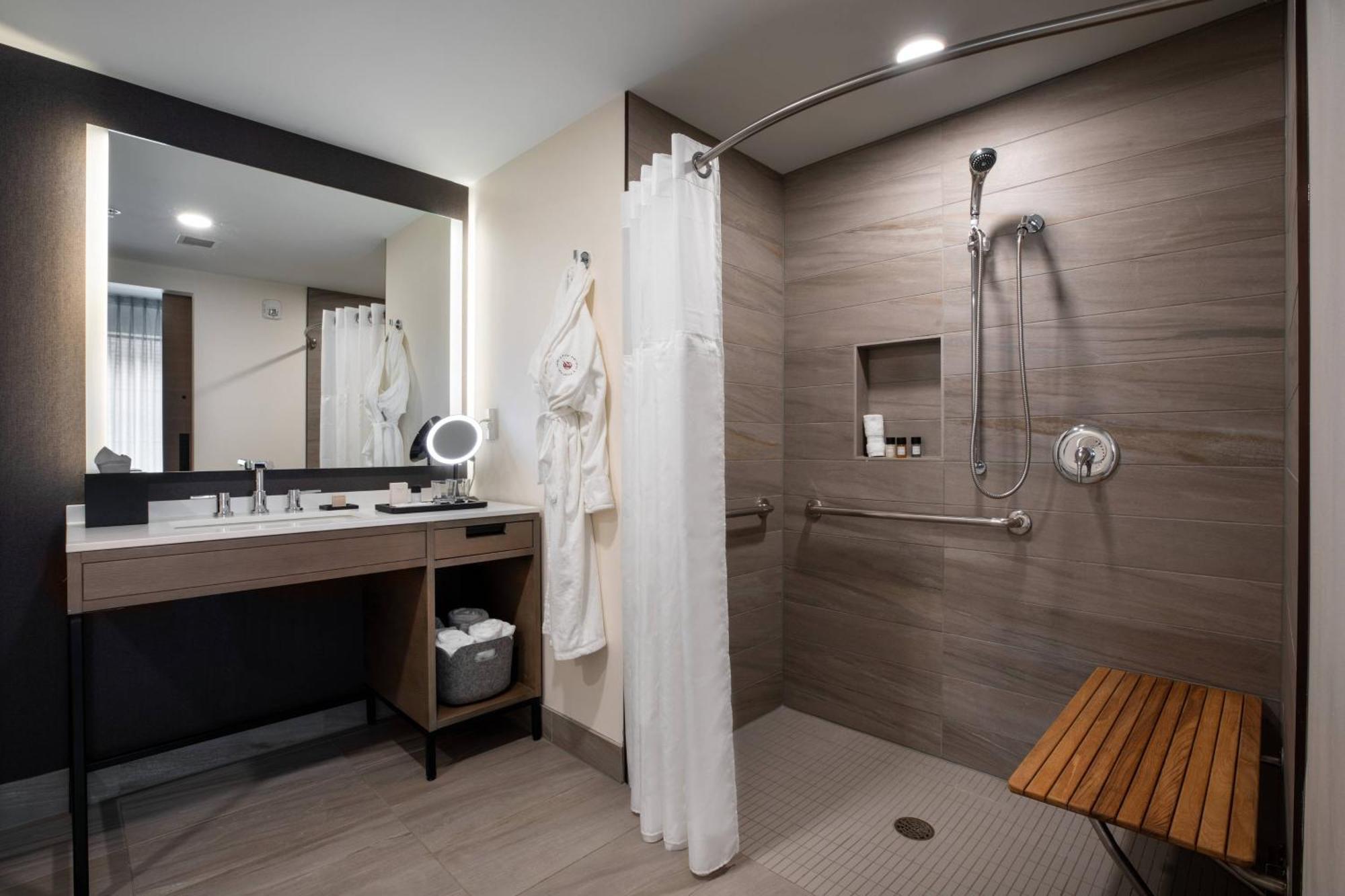 One-Bedroom King Suite