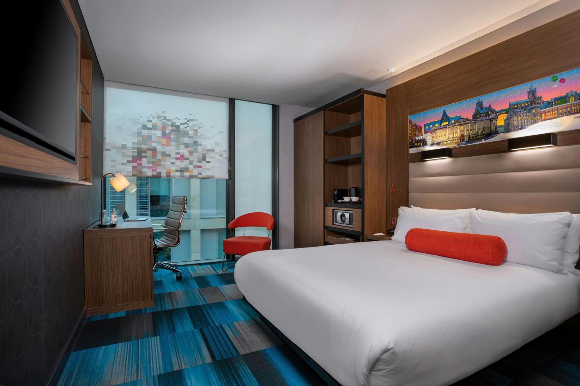 Aloft Queen Room Accessible