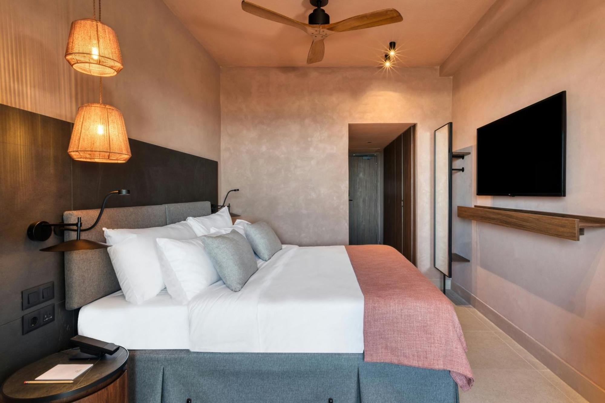 Habitación Inland Retreat con cama extragrande y vistas al interior