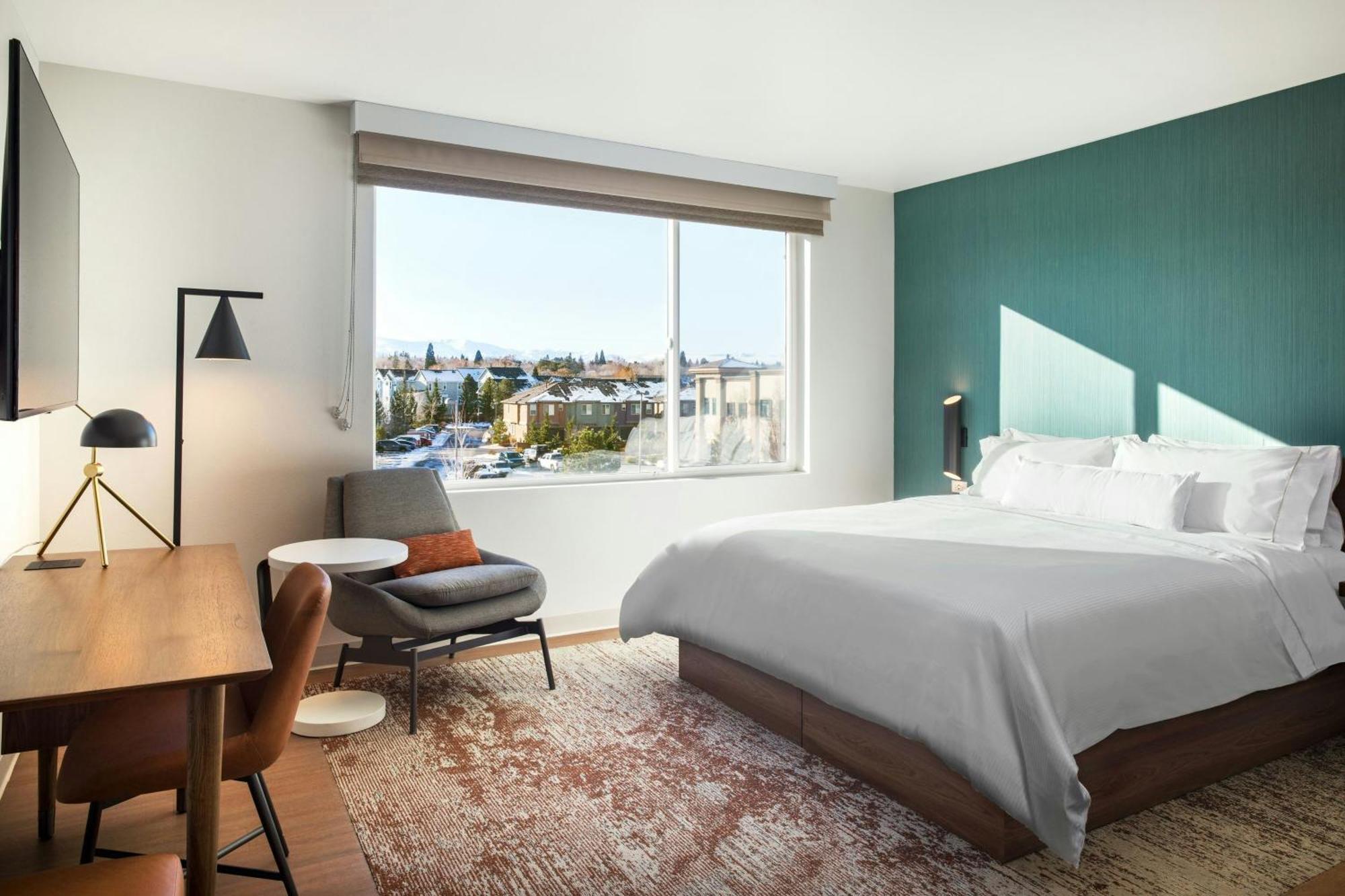 Standard King Room City View
