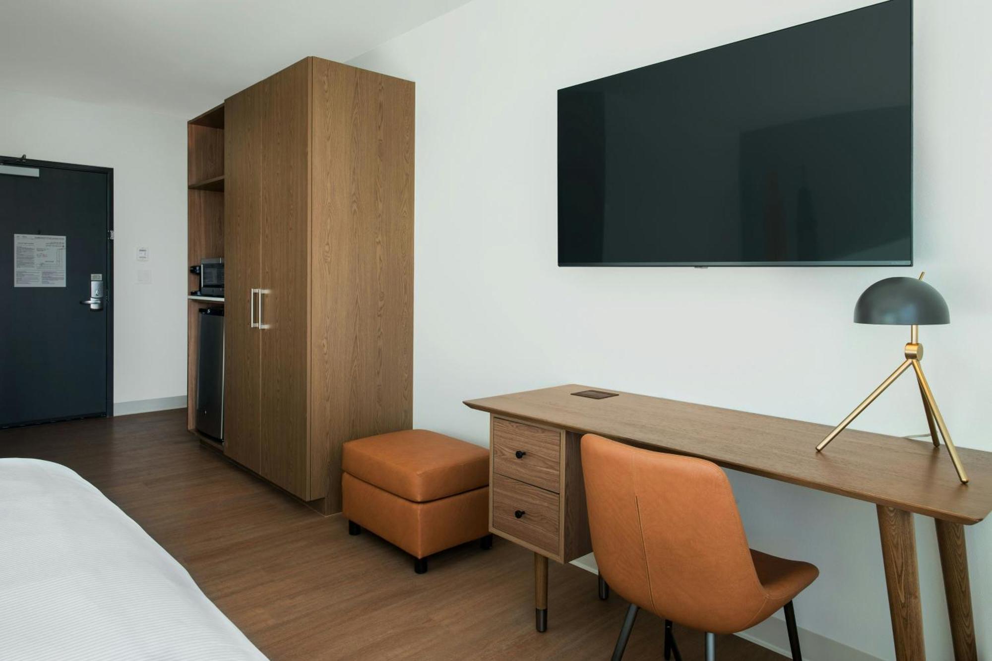 Standard King Room City View