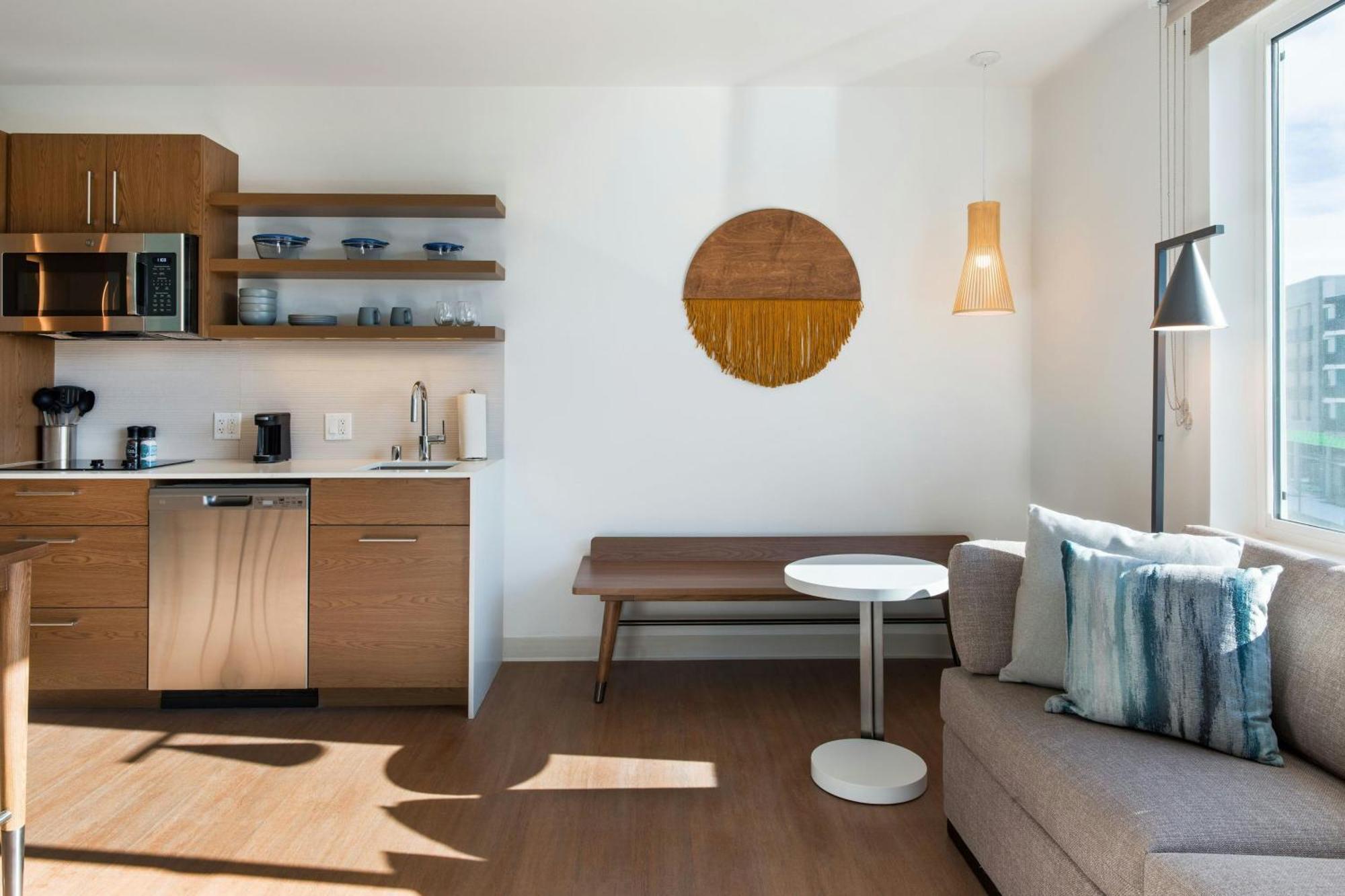 Studio Two Queen Beds City View