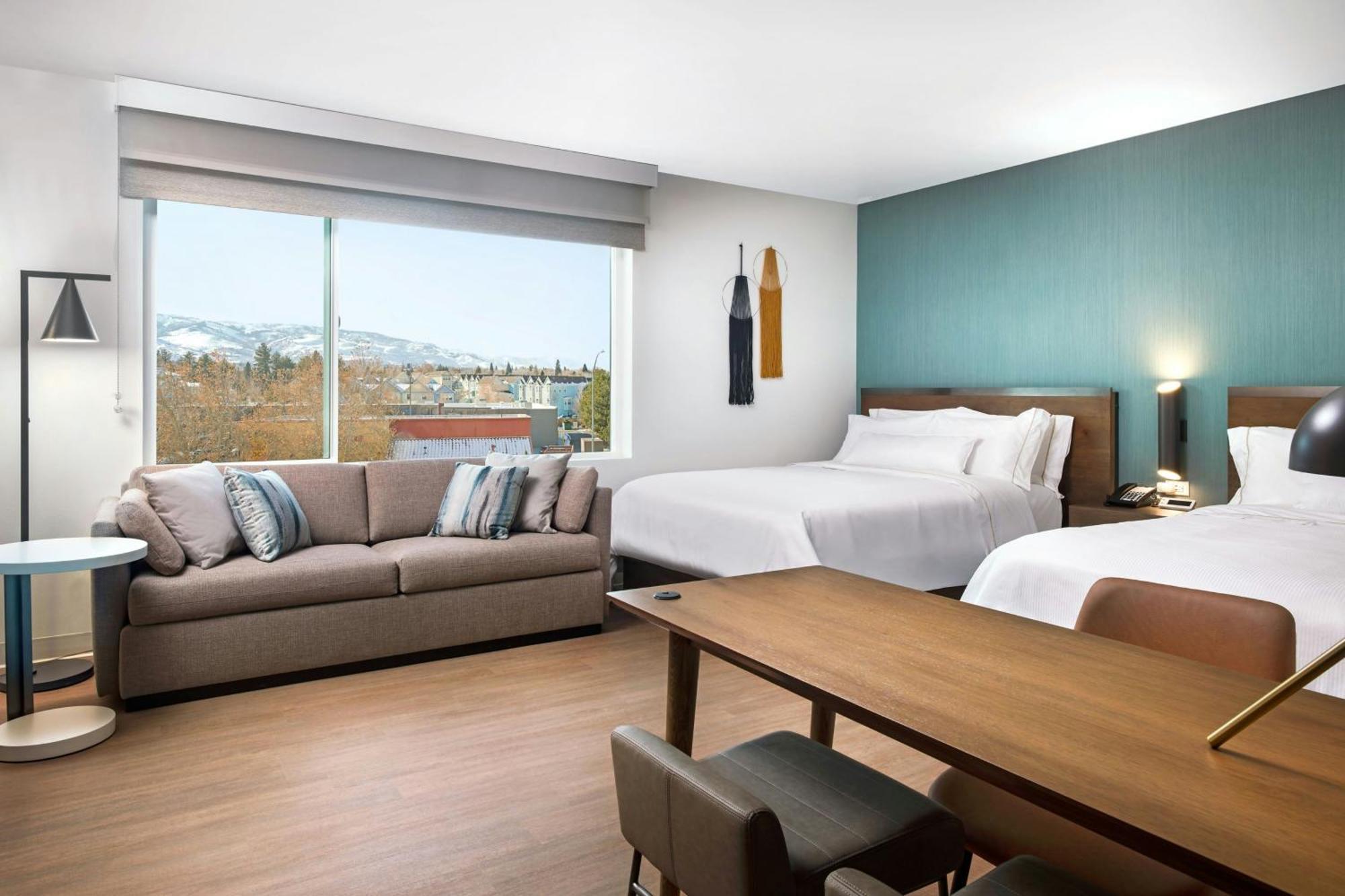 Studio Two Queen Beds City View