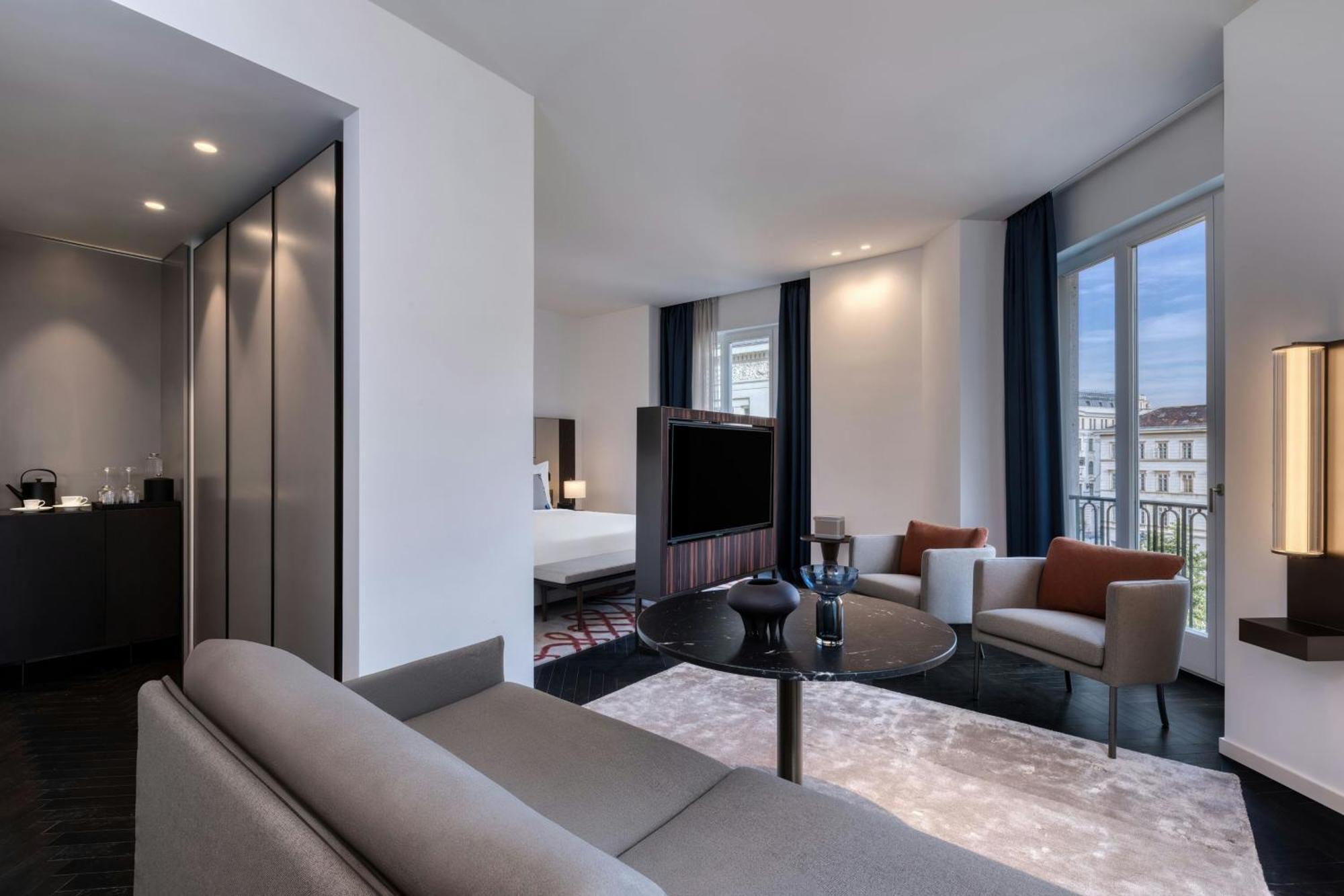 One-Bedroom Contemporary King Studio Suite,1643283111:JPEG