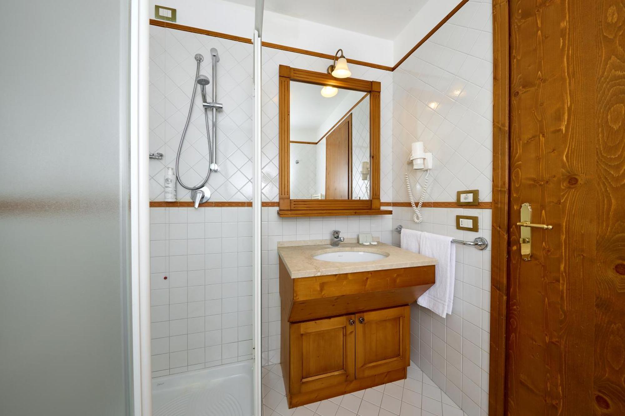 Standard Double or Twin Room,1644408651:JPEG