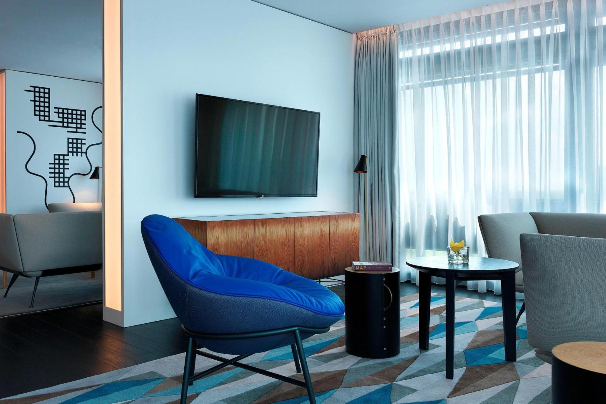 Executive Suite mit Kingsize-Bett und Zugang zur Lounge