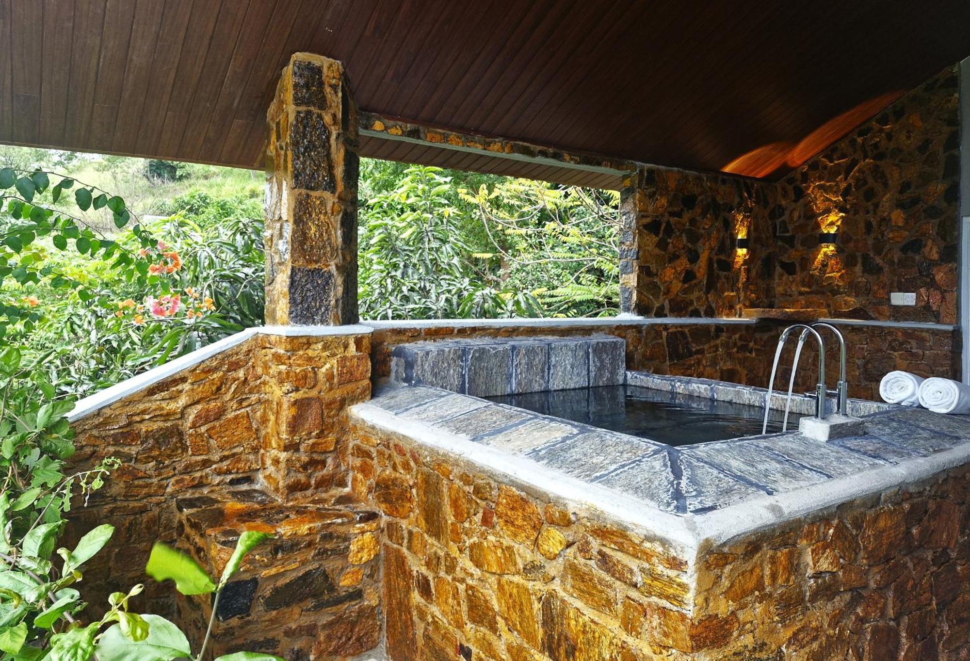 Deluxe Double Room Bath